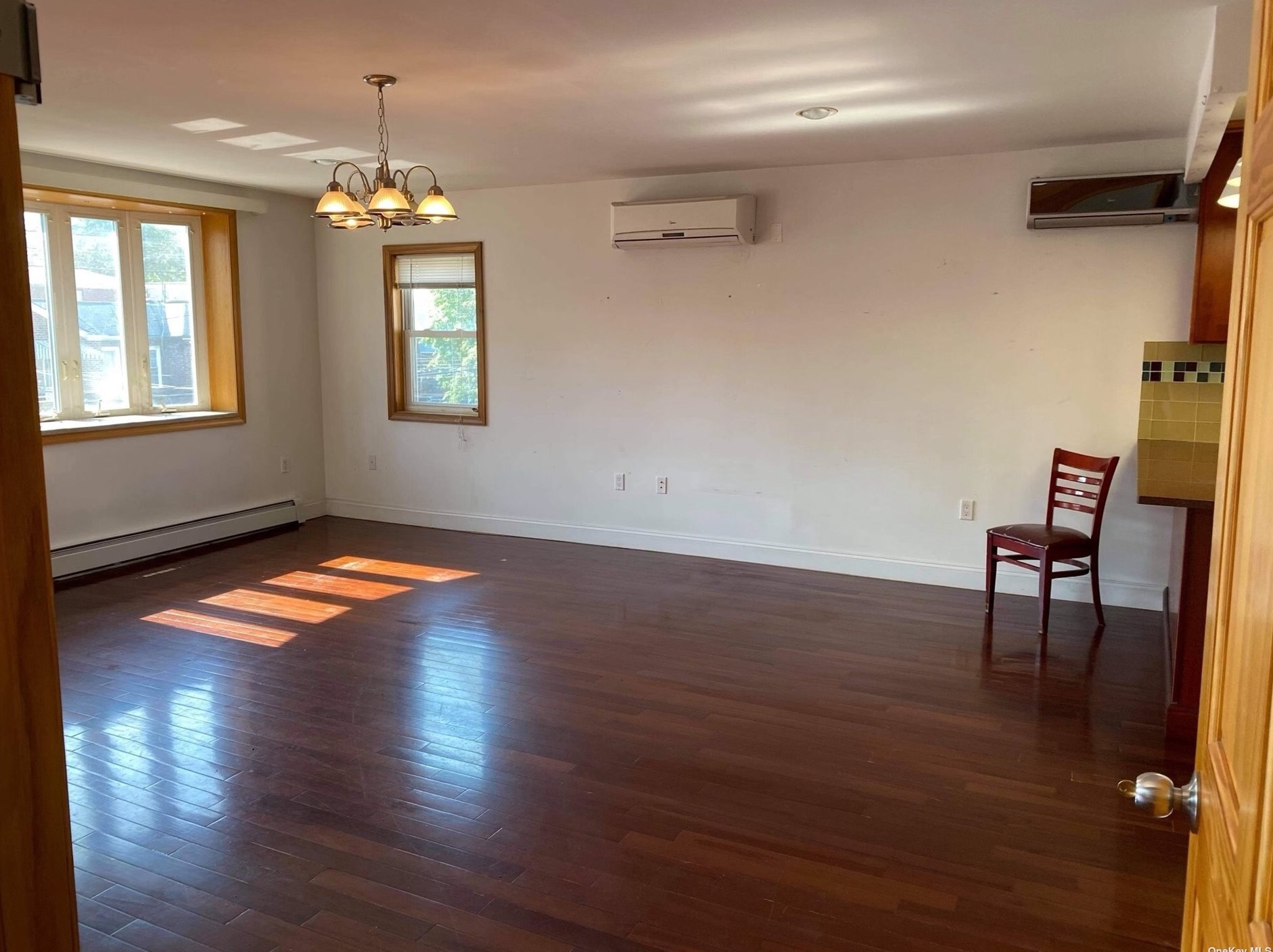 61-24 166th St #2/fl, Flushing, NY 11365