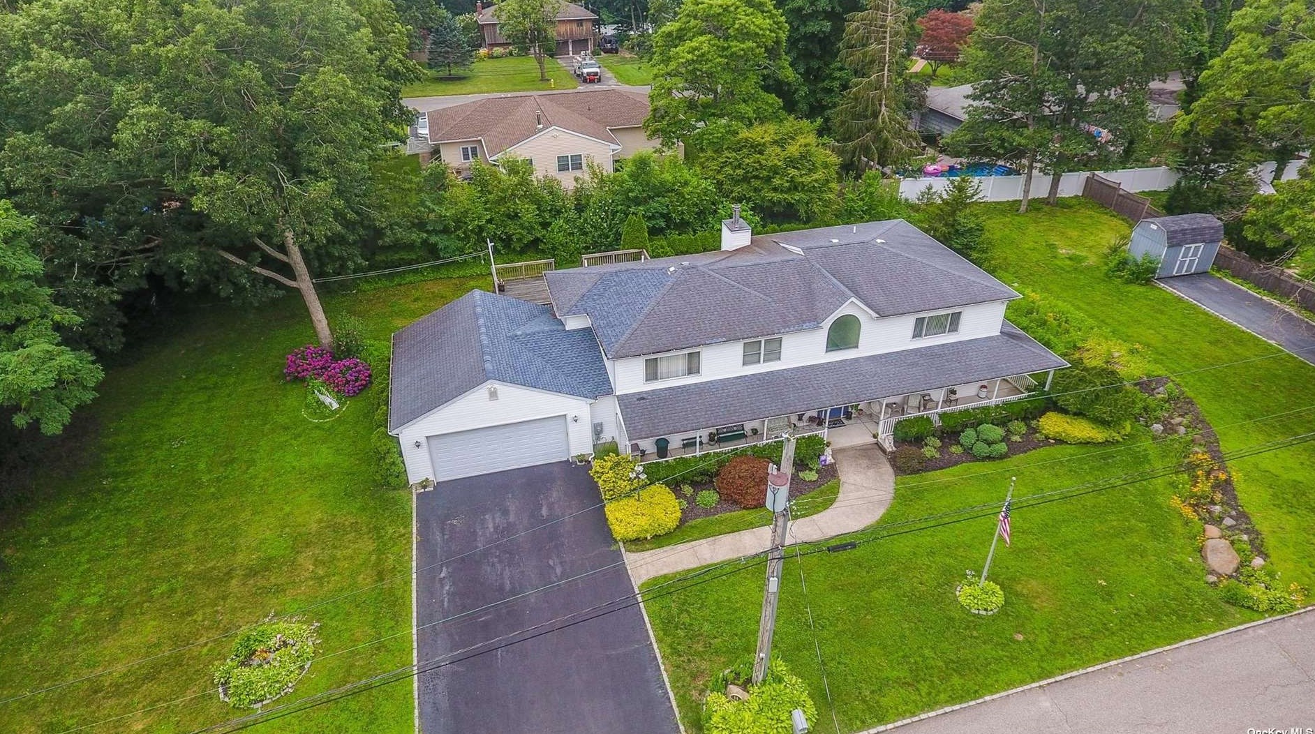 58 Tyler Ave, Scotts Beach, NY 11789