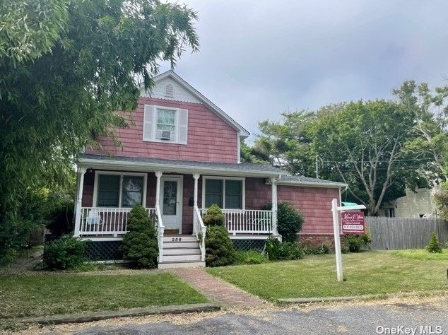 258 Dunton Ave, Canaan Lake, NY 11772-5545