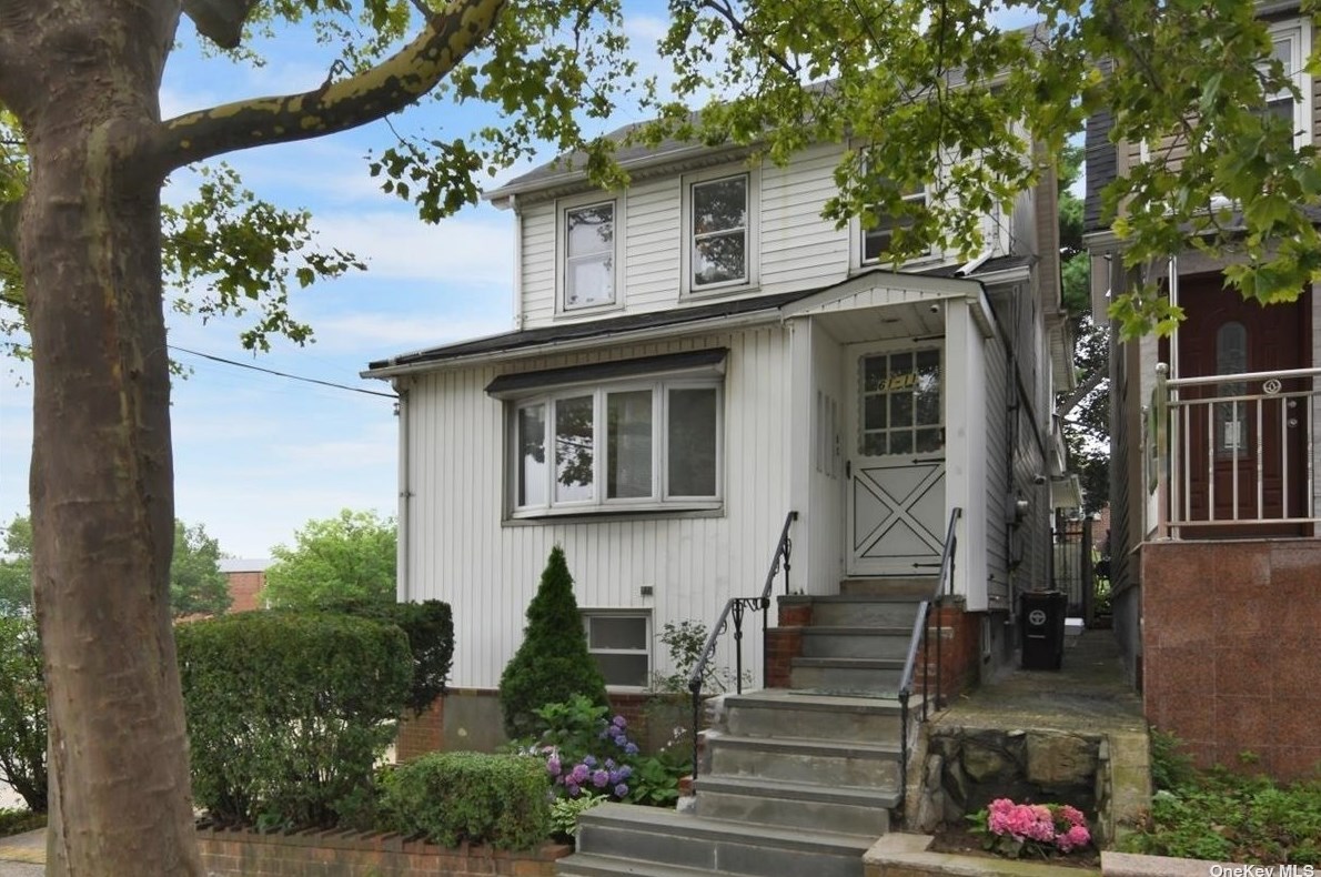 61-11 156th St, Flushing, NY 11367-2754