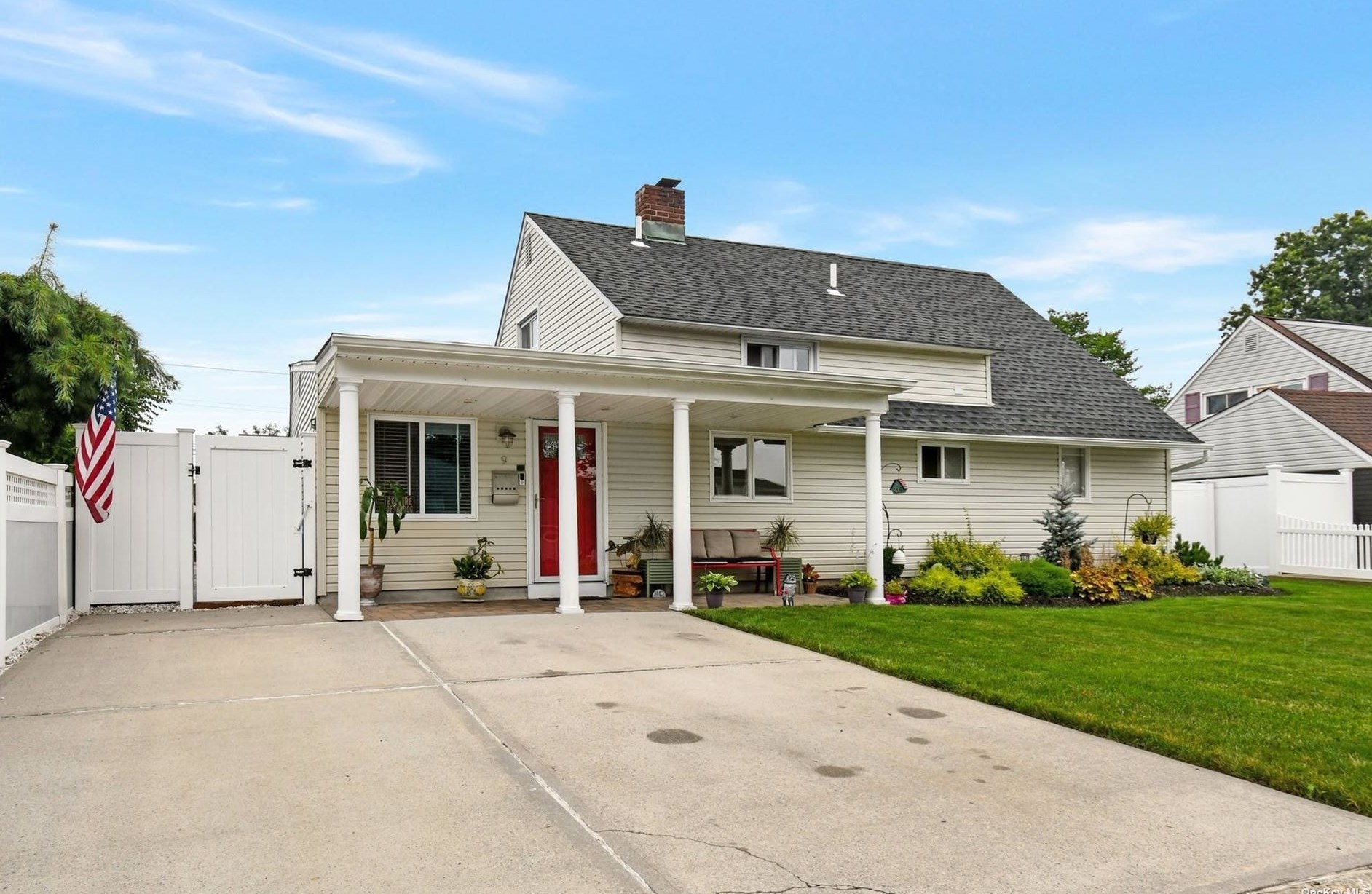 9 Ponder Ln, Plainedge, NY 11756-3430