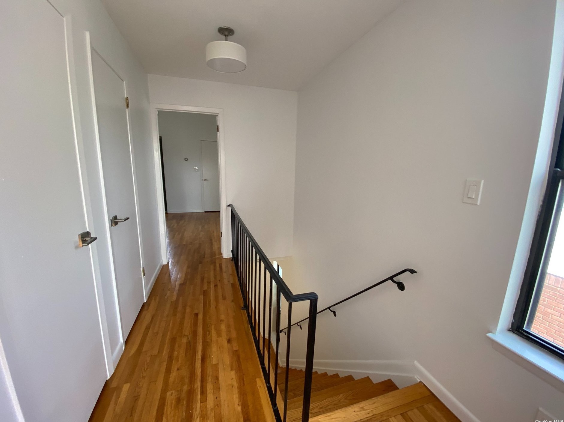 2 Marwood Rd, Port Washington NY  11050-1420 exterior