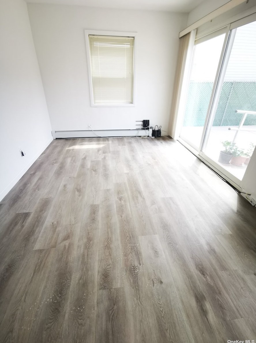 164-10 Metcalf Ave, Flushing, NY 11365-1018