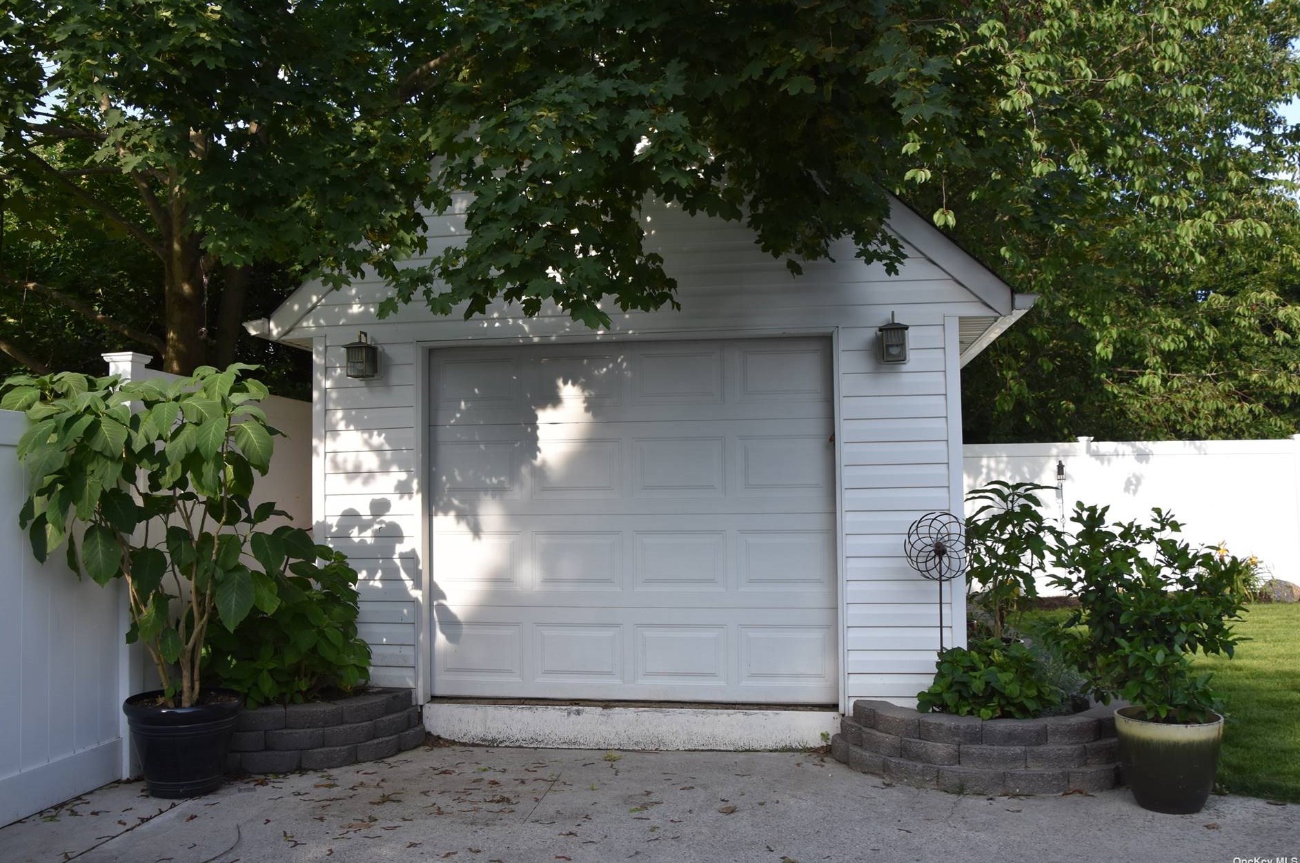 2821 Eagle Ave, Gordon Heights, NY 11763-1929