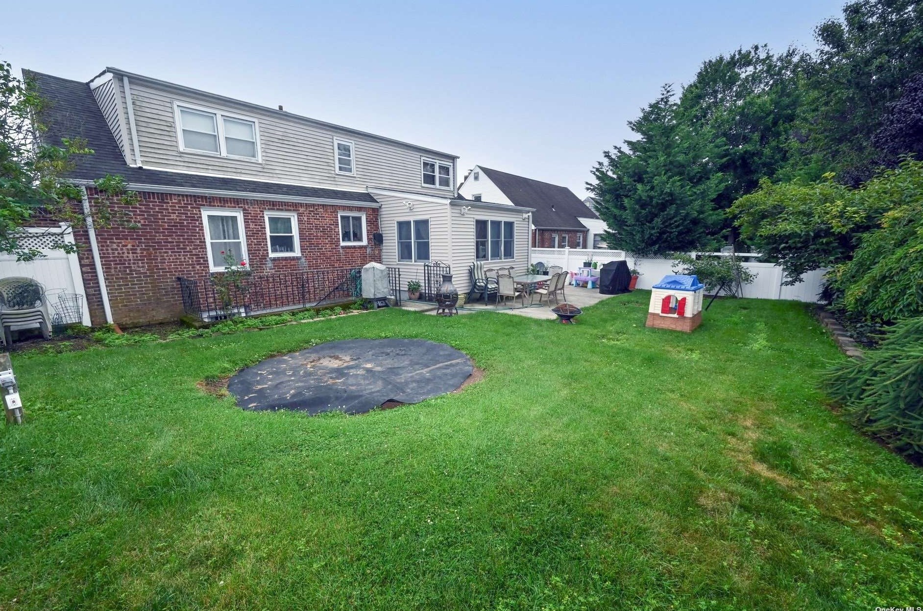 440 Wilson St, Hempstead, NY 11552-1947