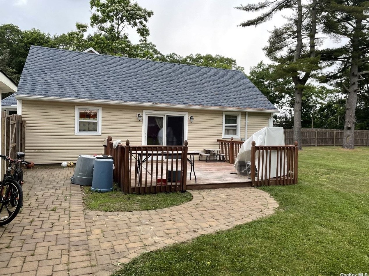 87 Champlin Ave, North Bellport NY  11713-2022 exterior