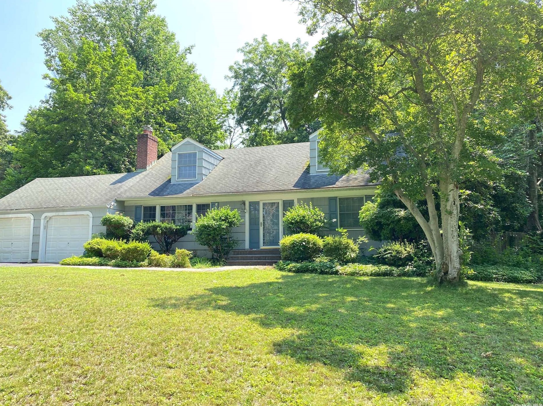 7 Satterly Rd, Strongs Neck, NY 11733-3721