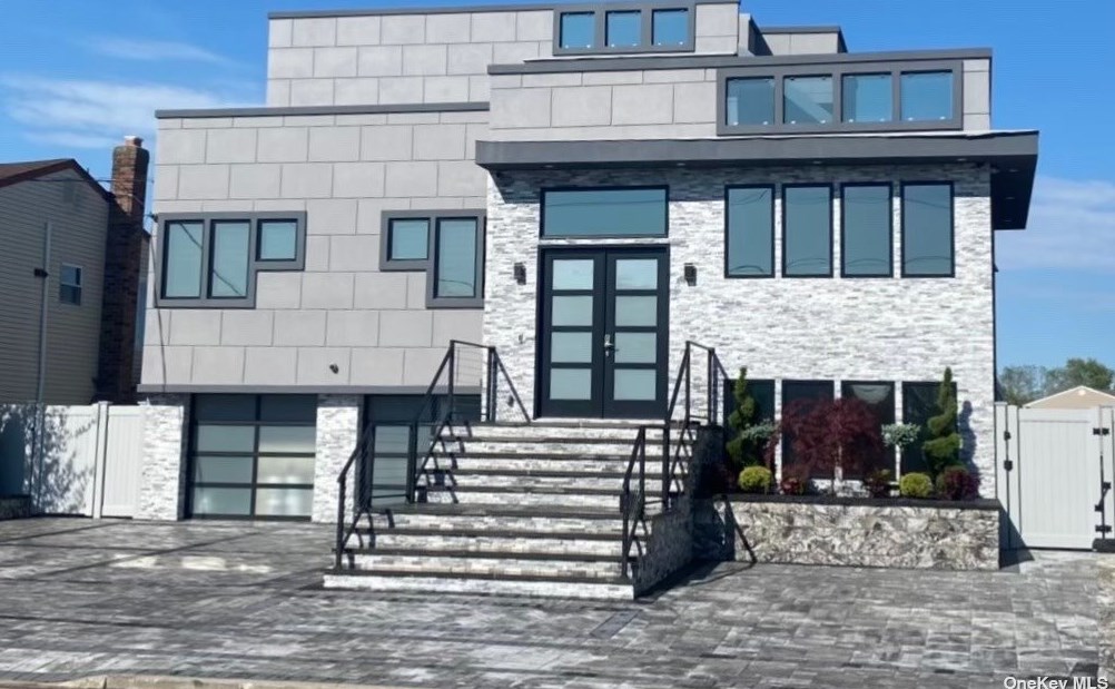 2150 Legion St, North Bellmore, NY 11710