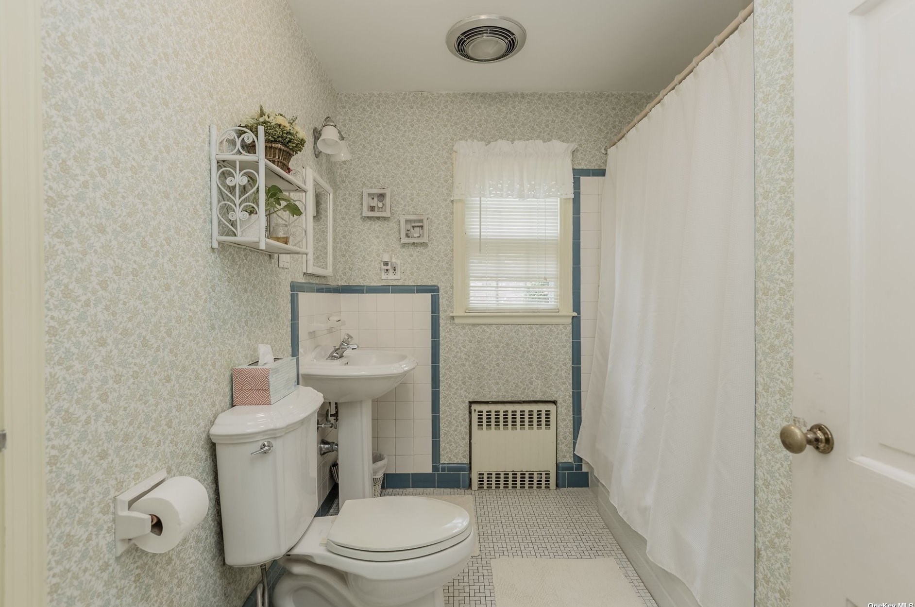 59 Clearview St, Hunt NY  11743-2449 exterior