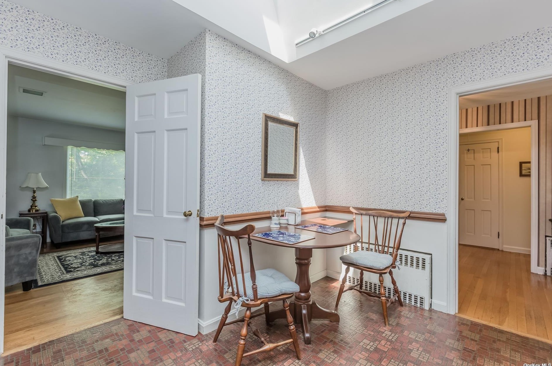 59 Clearview St, Hunt NY  11743-2449 exterior