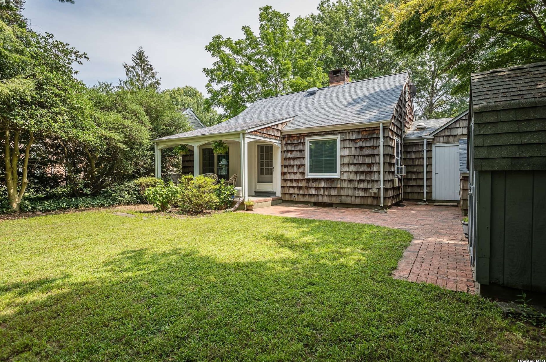 59 Clearview St, Hunt NY  11743-2449 exterior