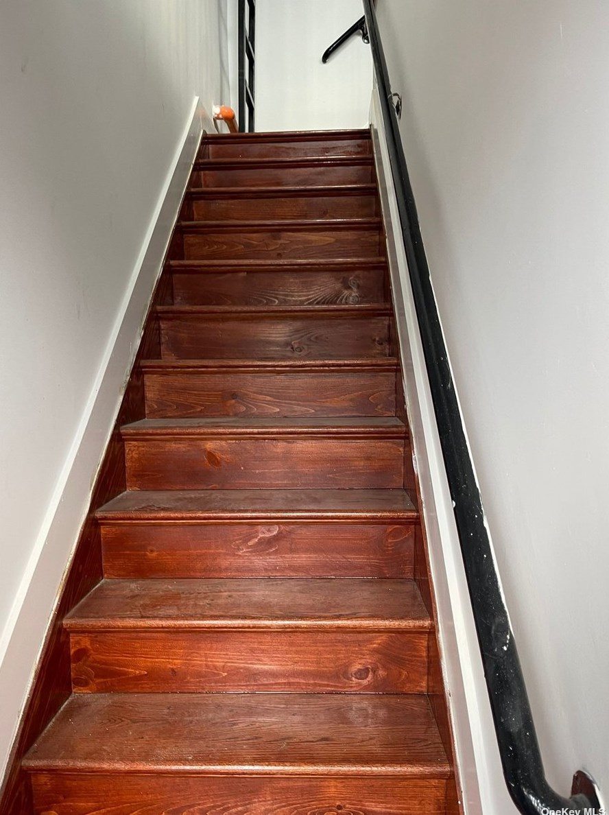 138 Glen St, Brooklyn, NY 11208