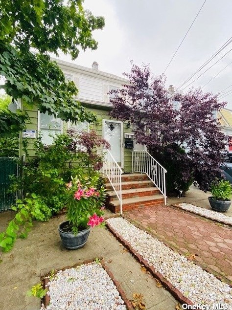 89-28 250th St, Jamaica, NY 11426