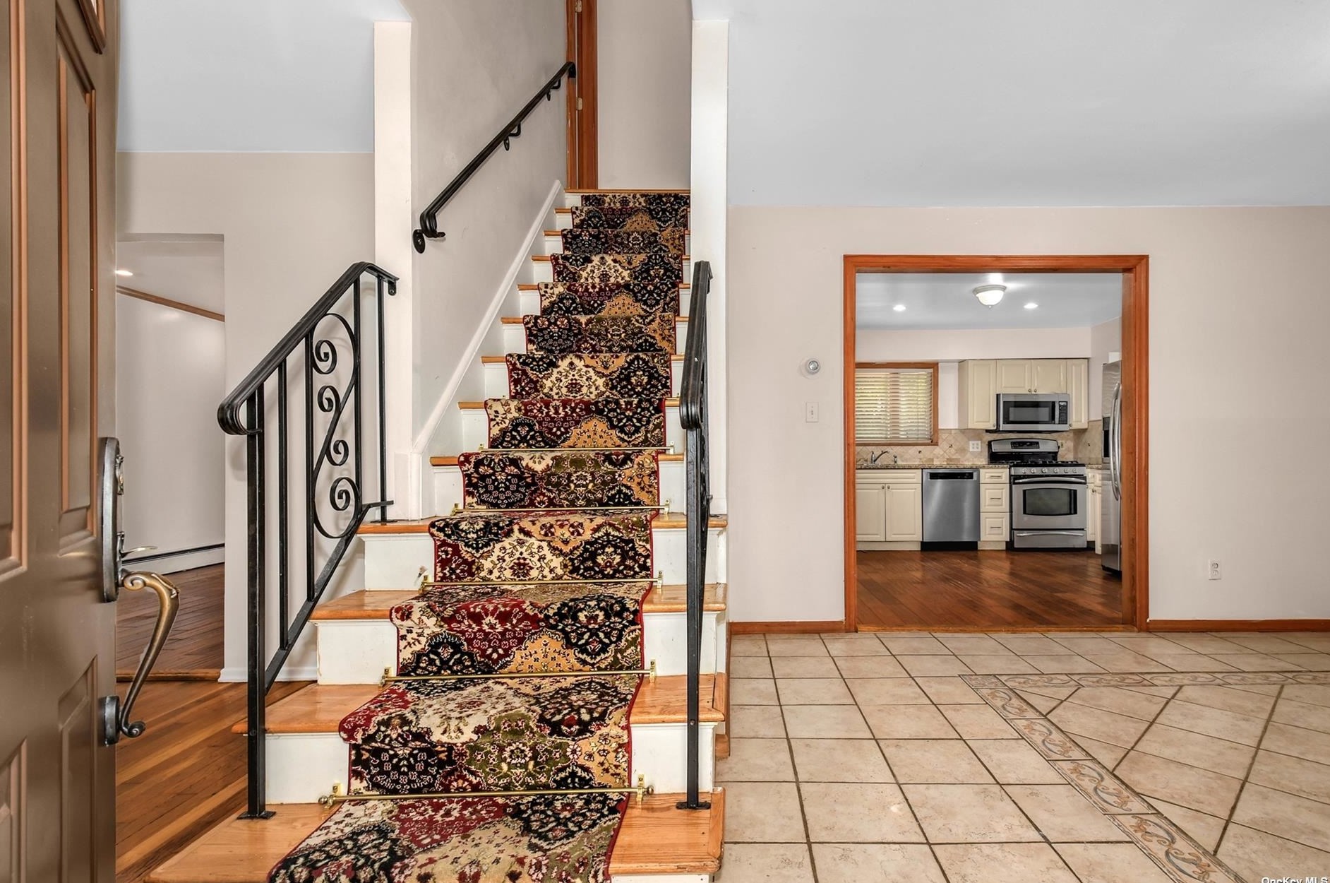44 Seaman Neck Rd, Huntington Station, NY 11746