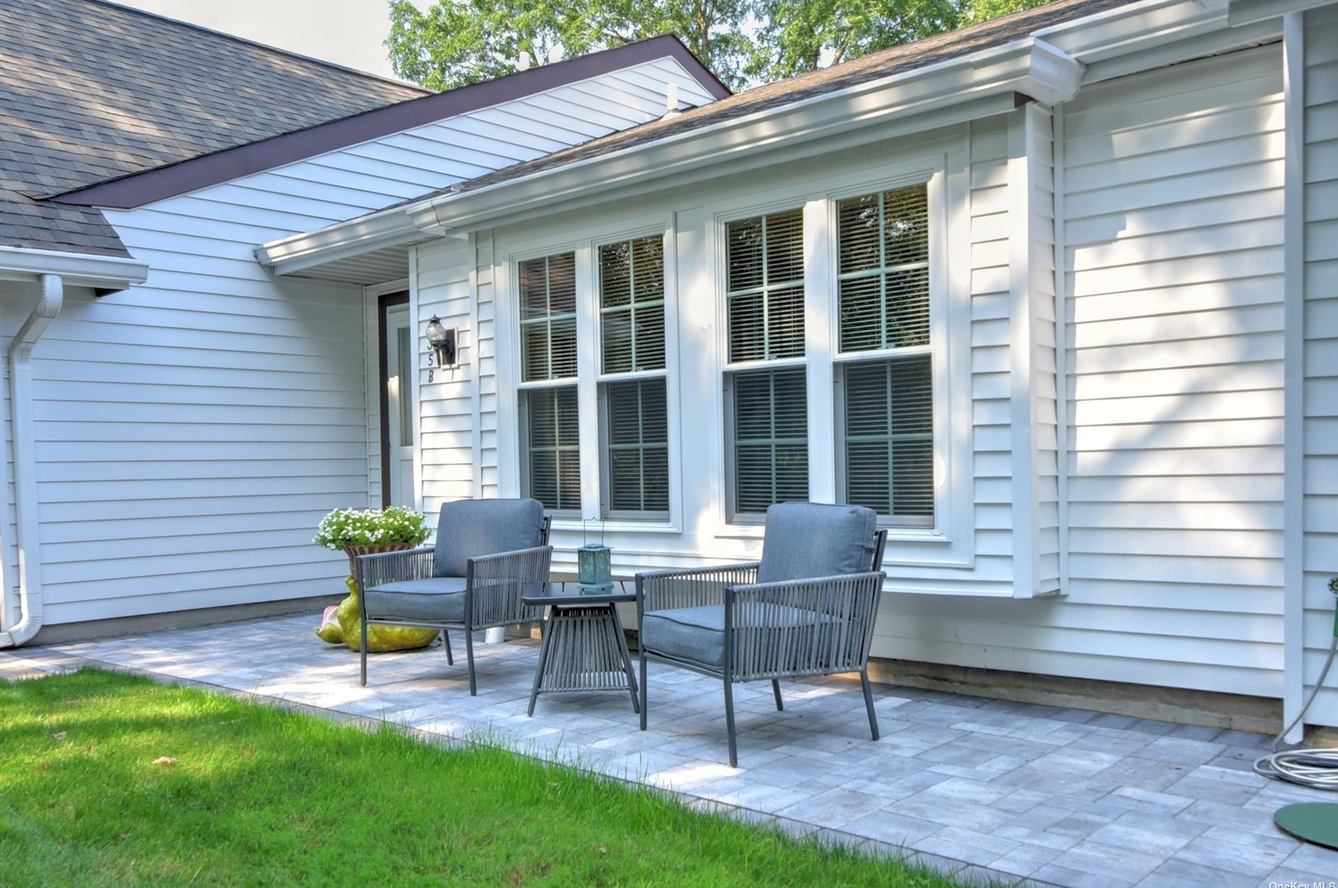 435 Arlington Dr, Panamoka, NY 11961-1235