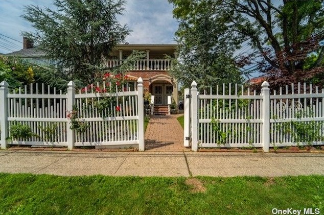 39-02 210th St, Flushing NY  11361-2446 exterior