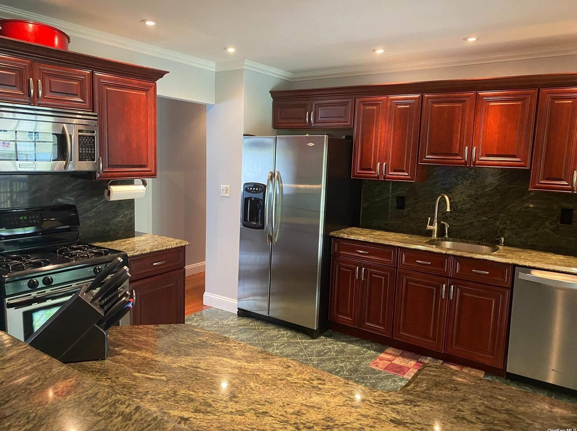 50 Adams Ct, Chestnut Ridge NY  10965-1501 exterior