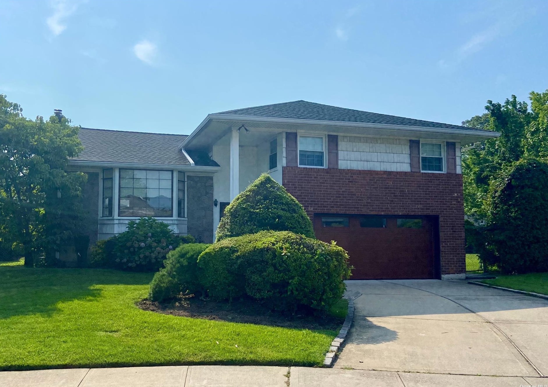 401 Paul Ct, Hempstead, NY 11552-2814