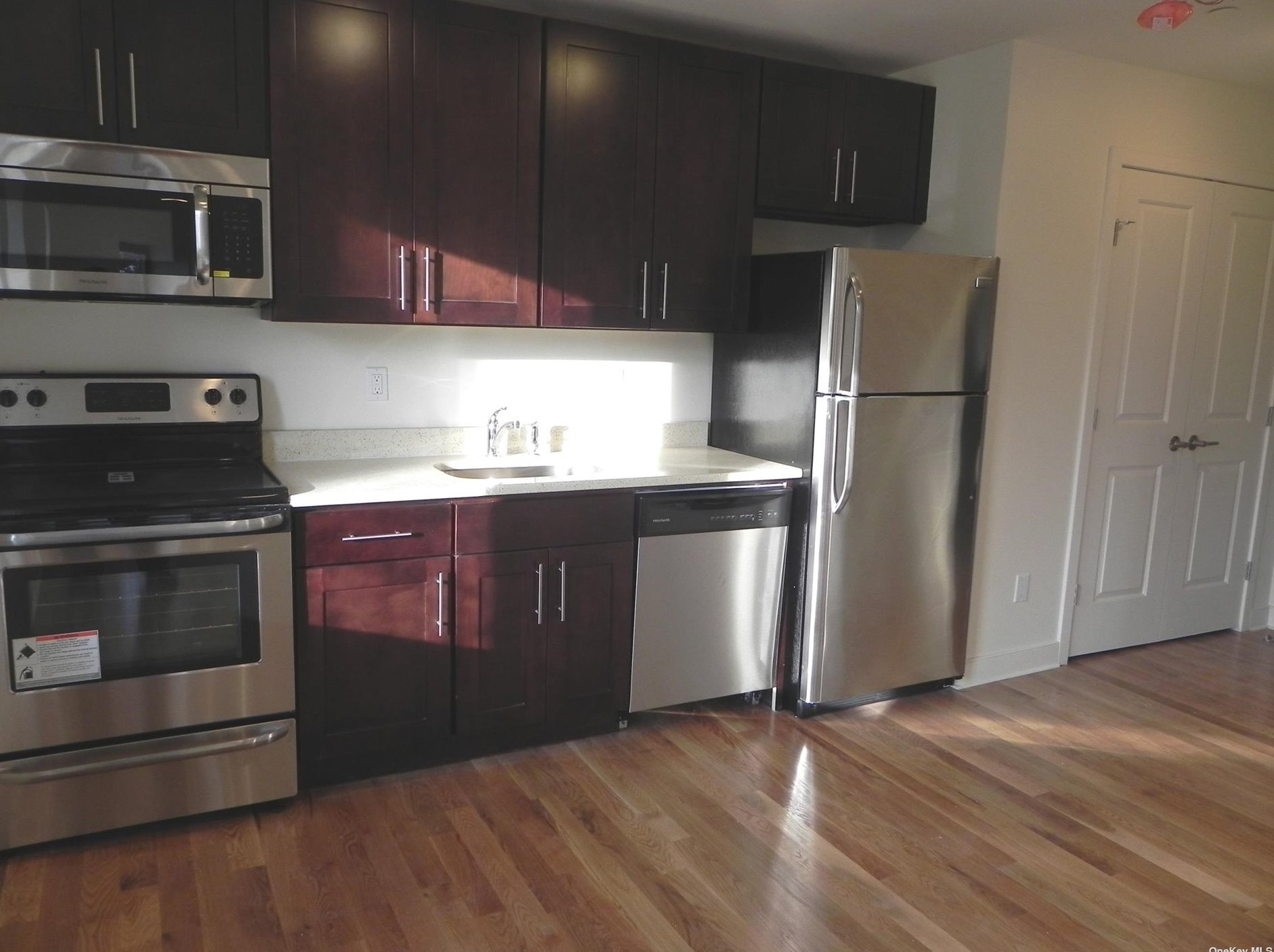 1 Herbert Ave #3d, Port Washington, NY 11050