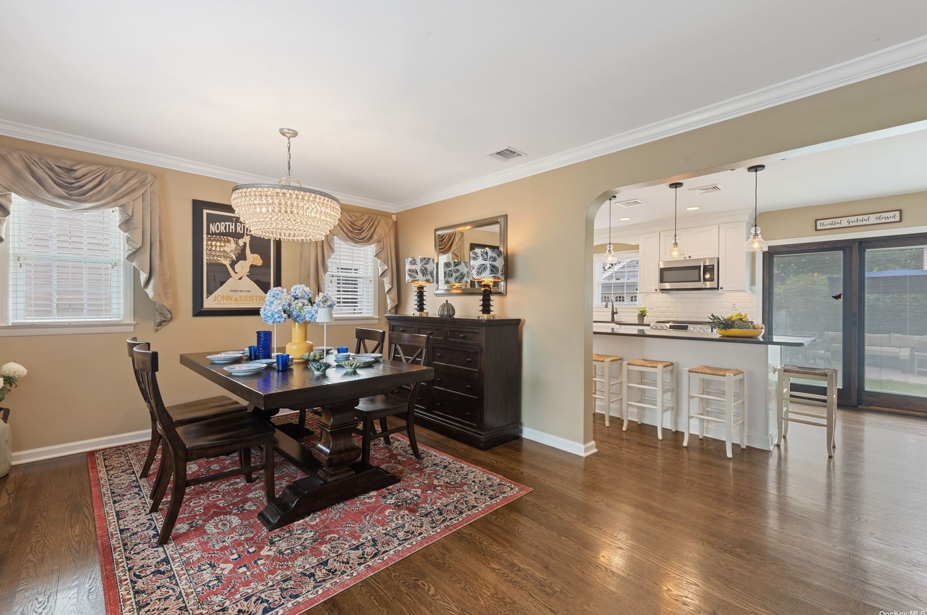 105 Scarcliffe Dr, Malverne NY  11565-1049 exterior