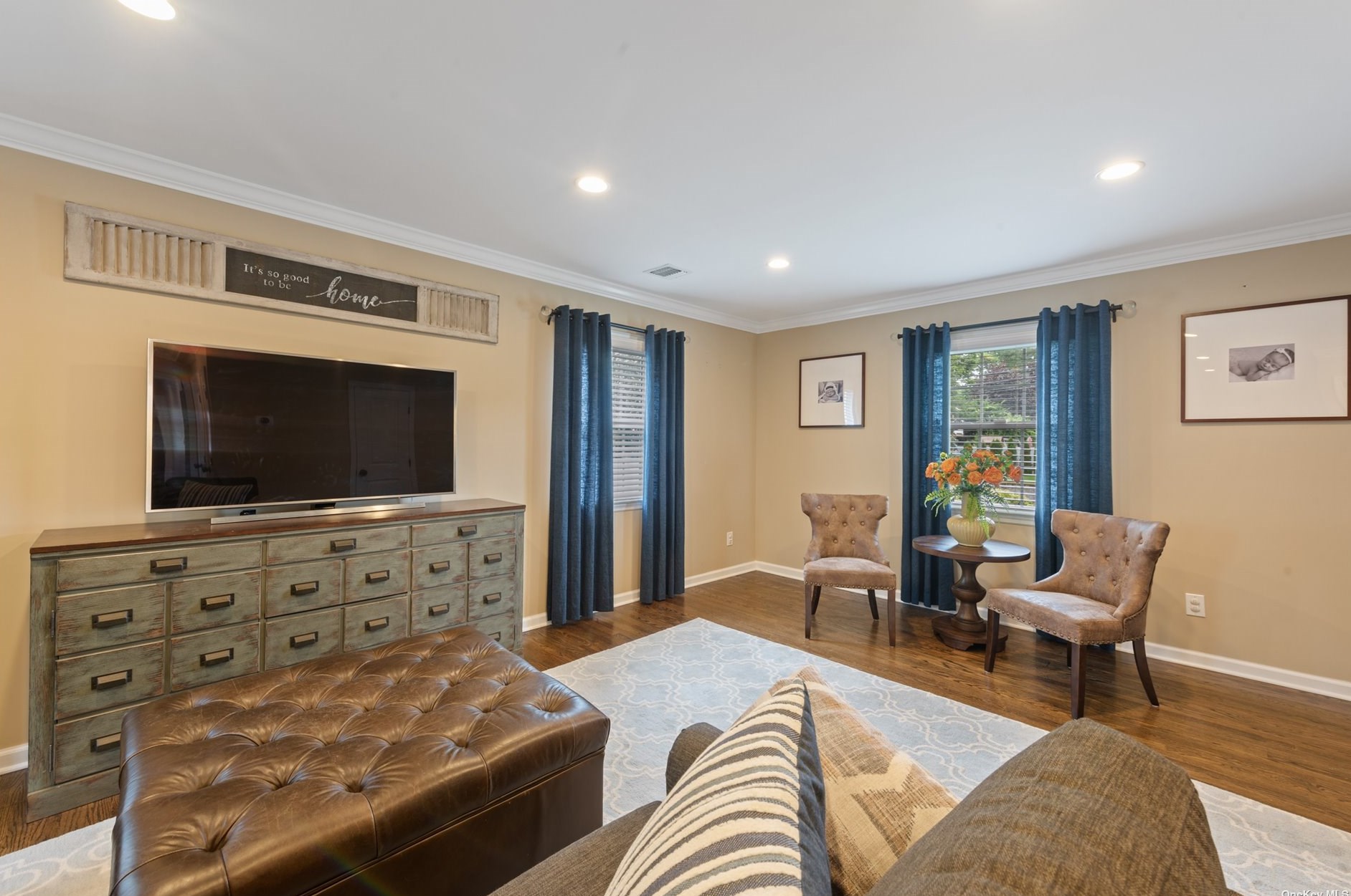 105 Scarcliffe Dr, Malverne NY  11565-1049 exterior