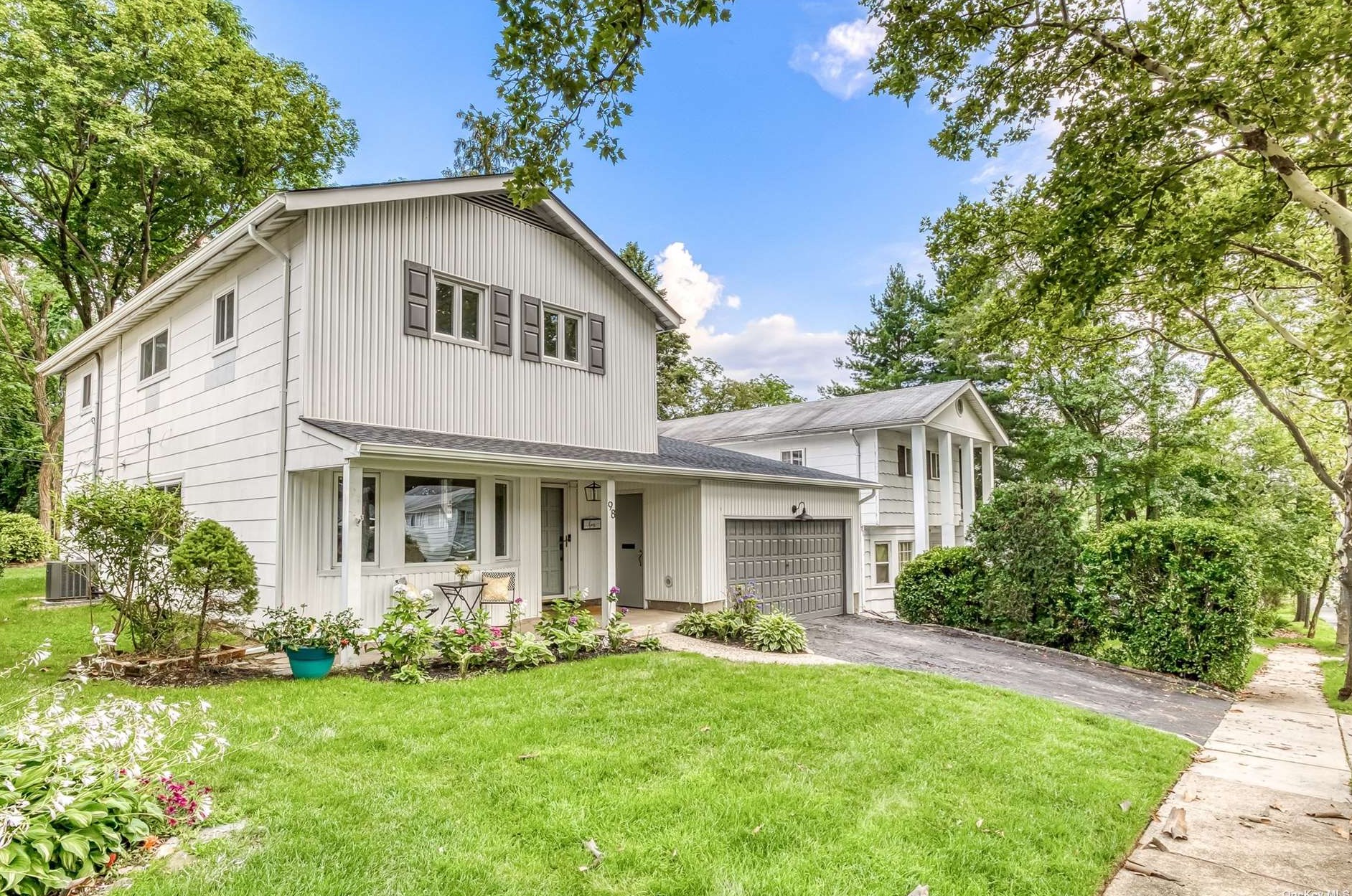 98 Radcliff Ave, Port Washington, NY 11050-1600