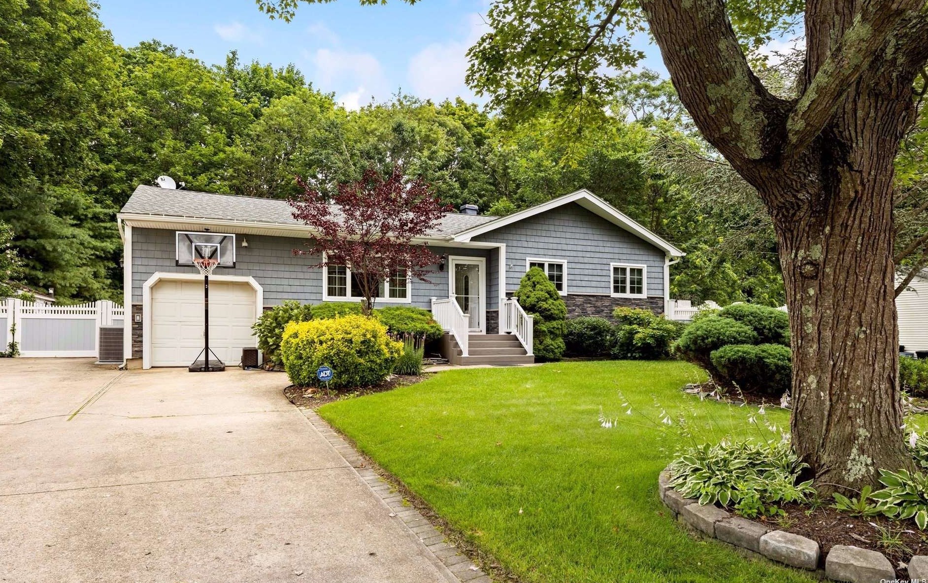 5 Shenandoah Blvd, Prt Jefferson Station, NY 11776-2021