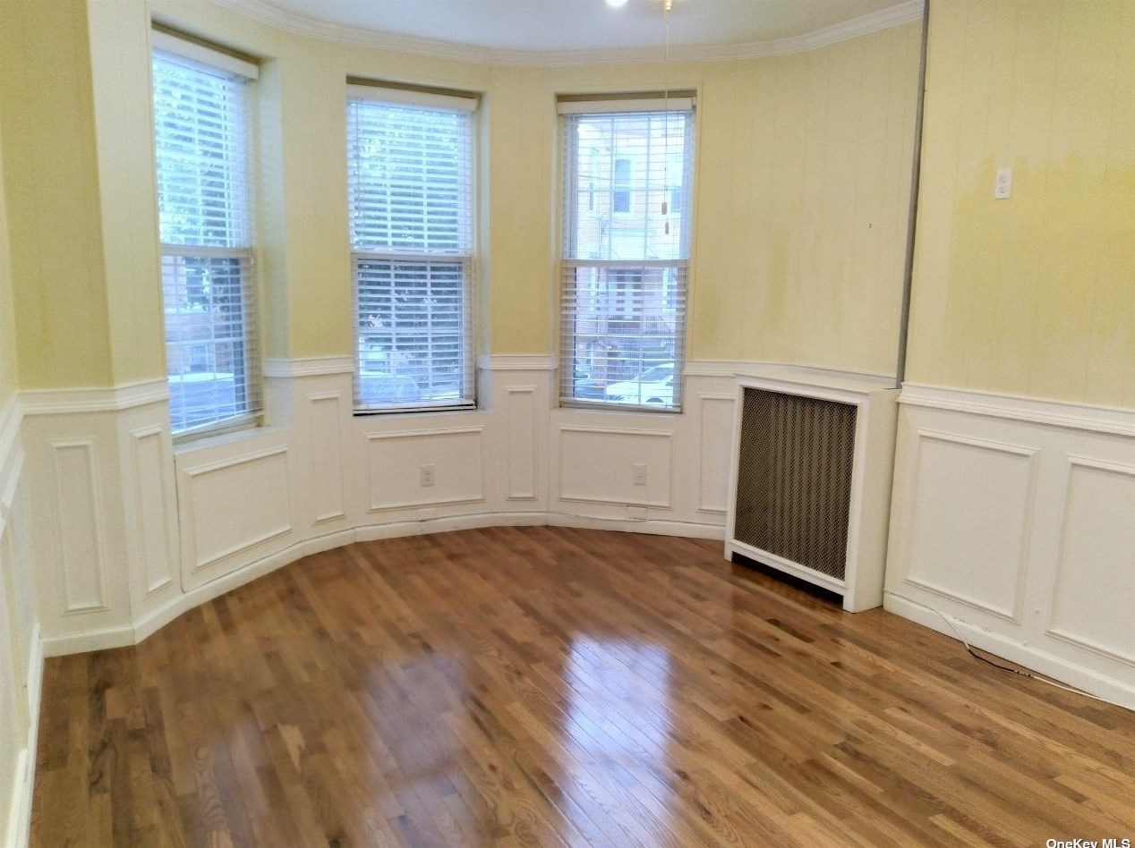 58-33 69th Ave #1st Fl, Flushing, NY 11385