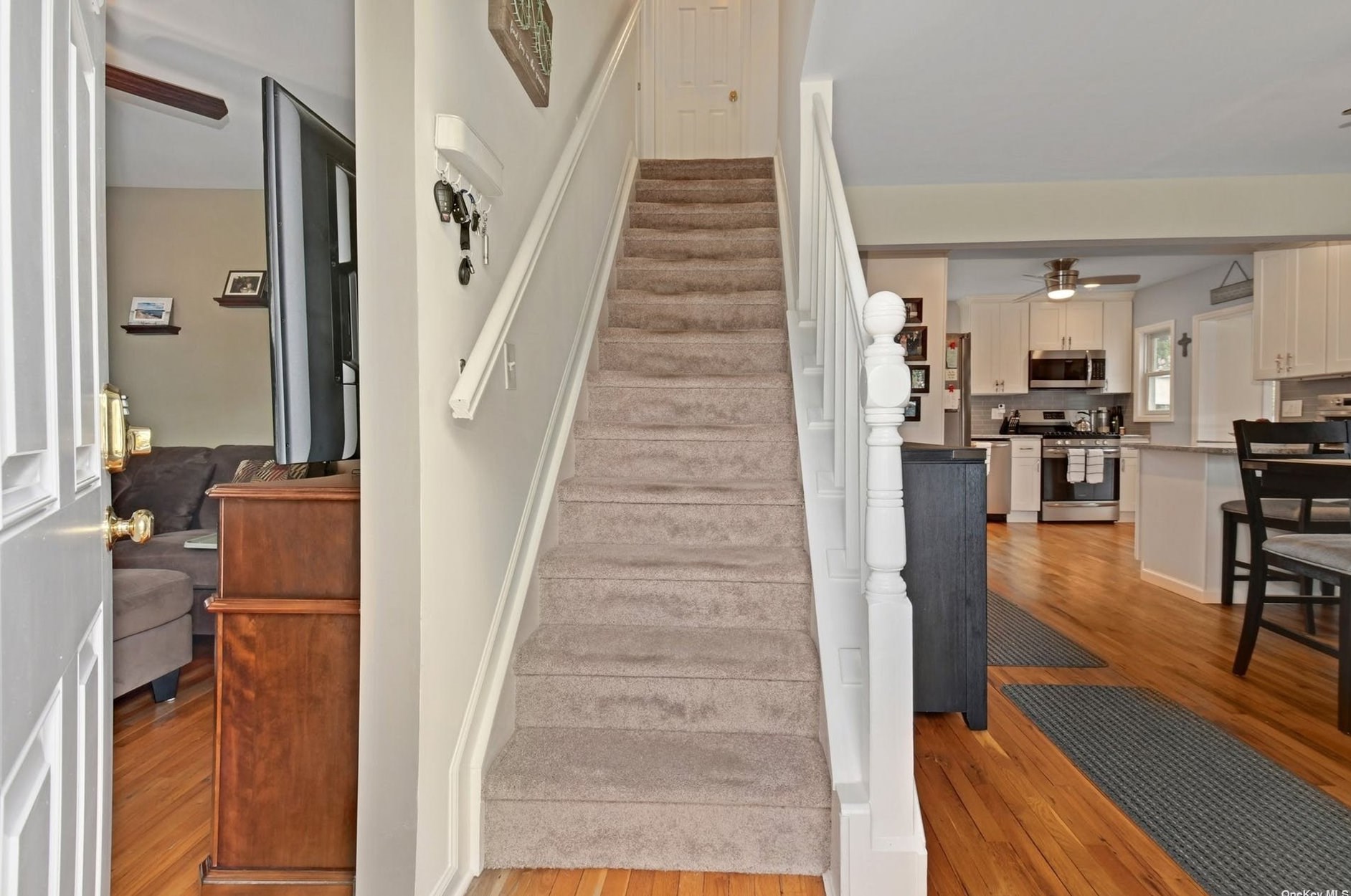 155 Walker St, Babylon, NY 11704