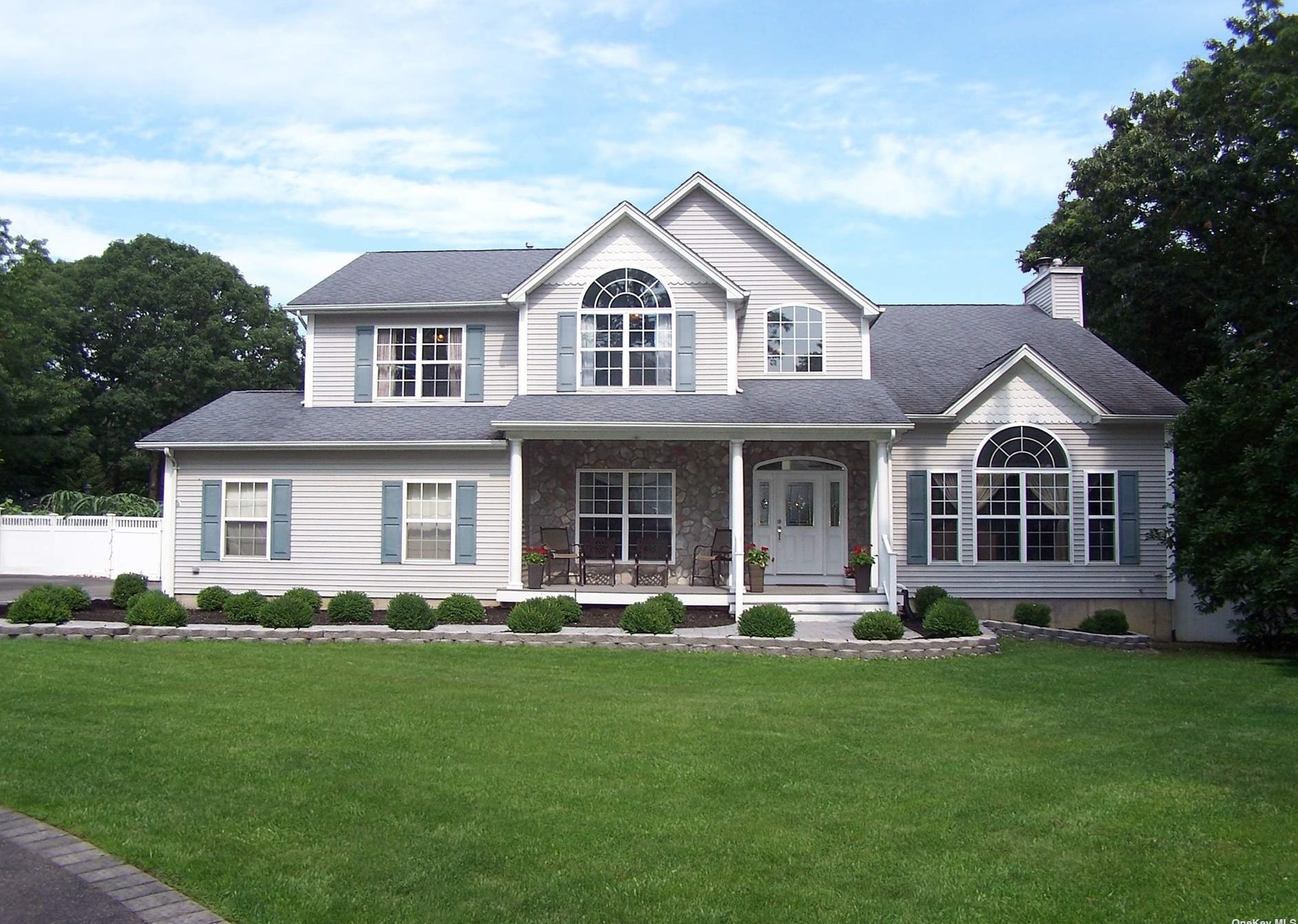 117 Fairmont Ave, Gordon Heights, NY 11763-3012