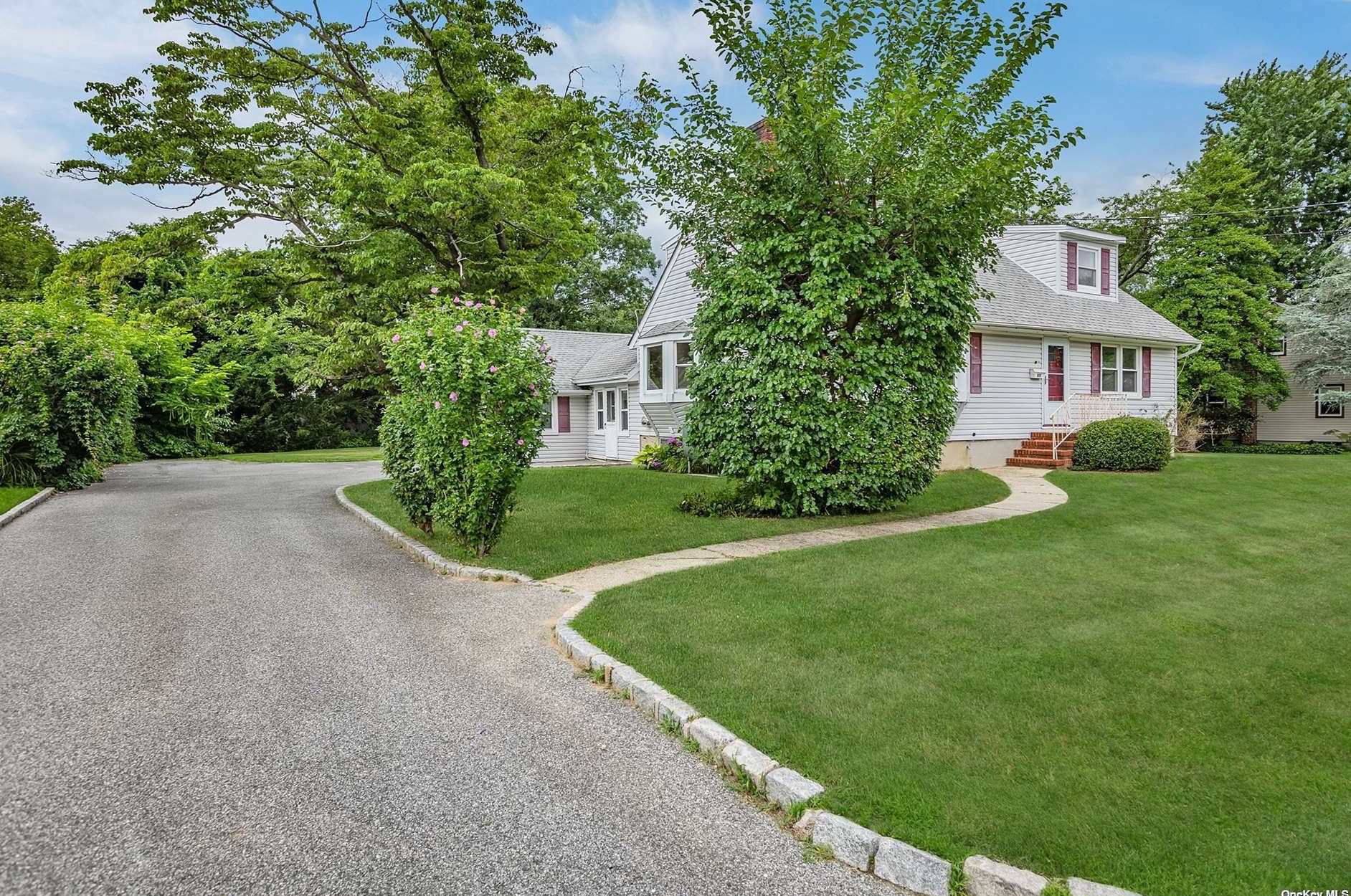 608 3rd Ave, Elwood, NY 11731