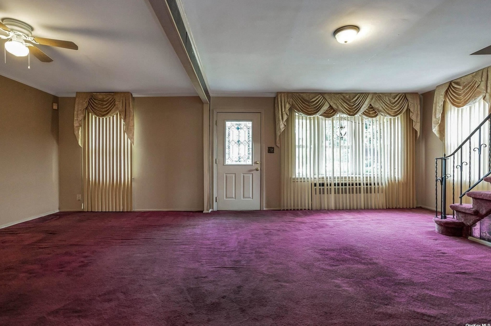 976 N 5th St, New Hyde Park, NY 11040