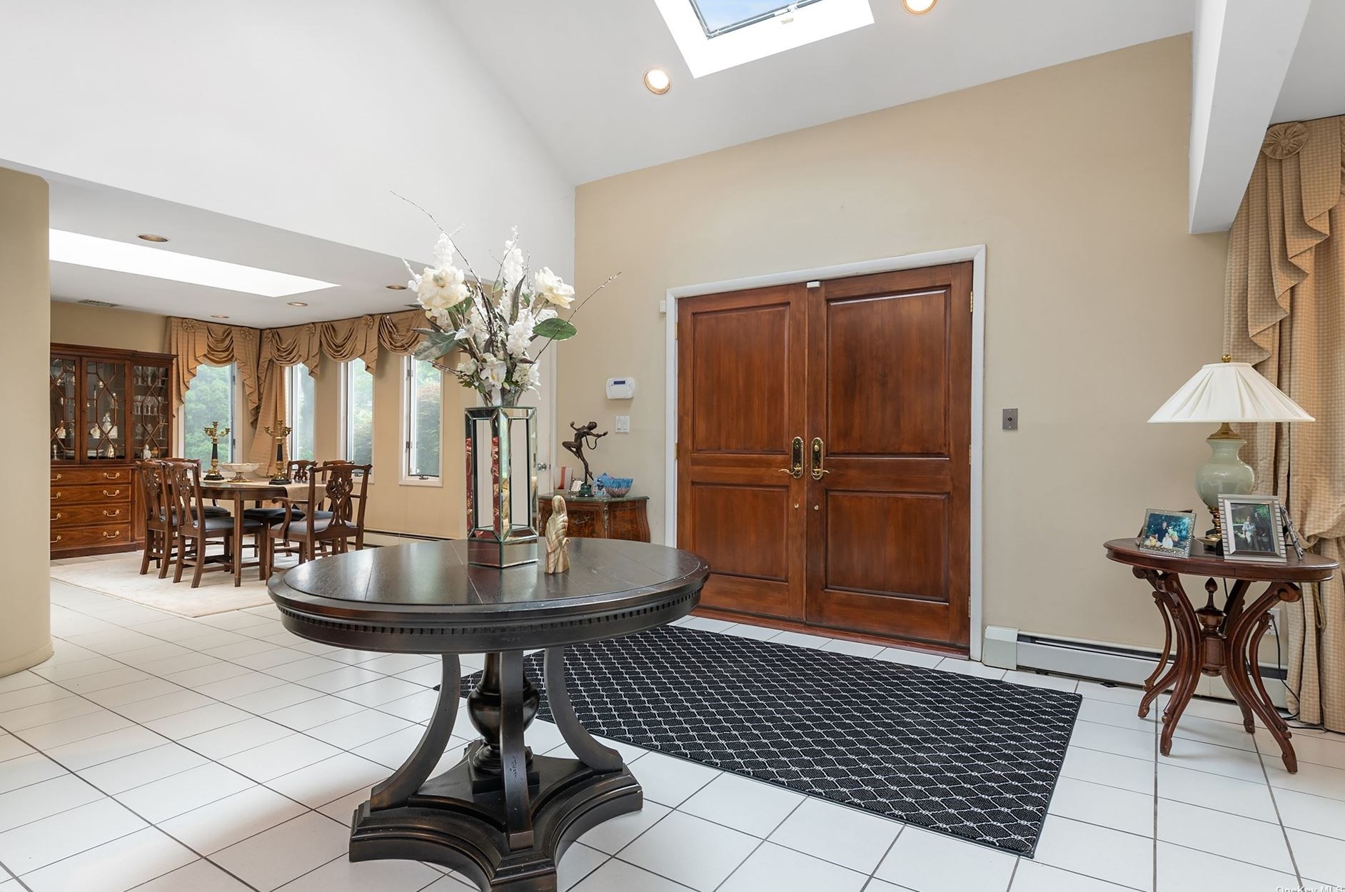 177 Shepherd Ln, East Hills, NY 11577-2525