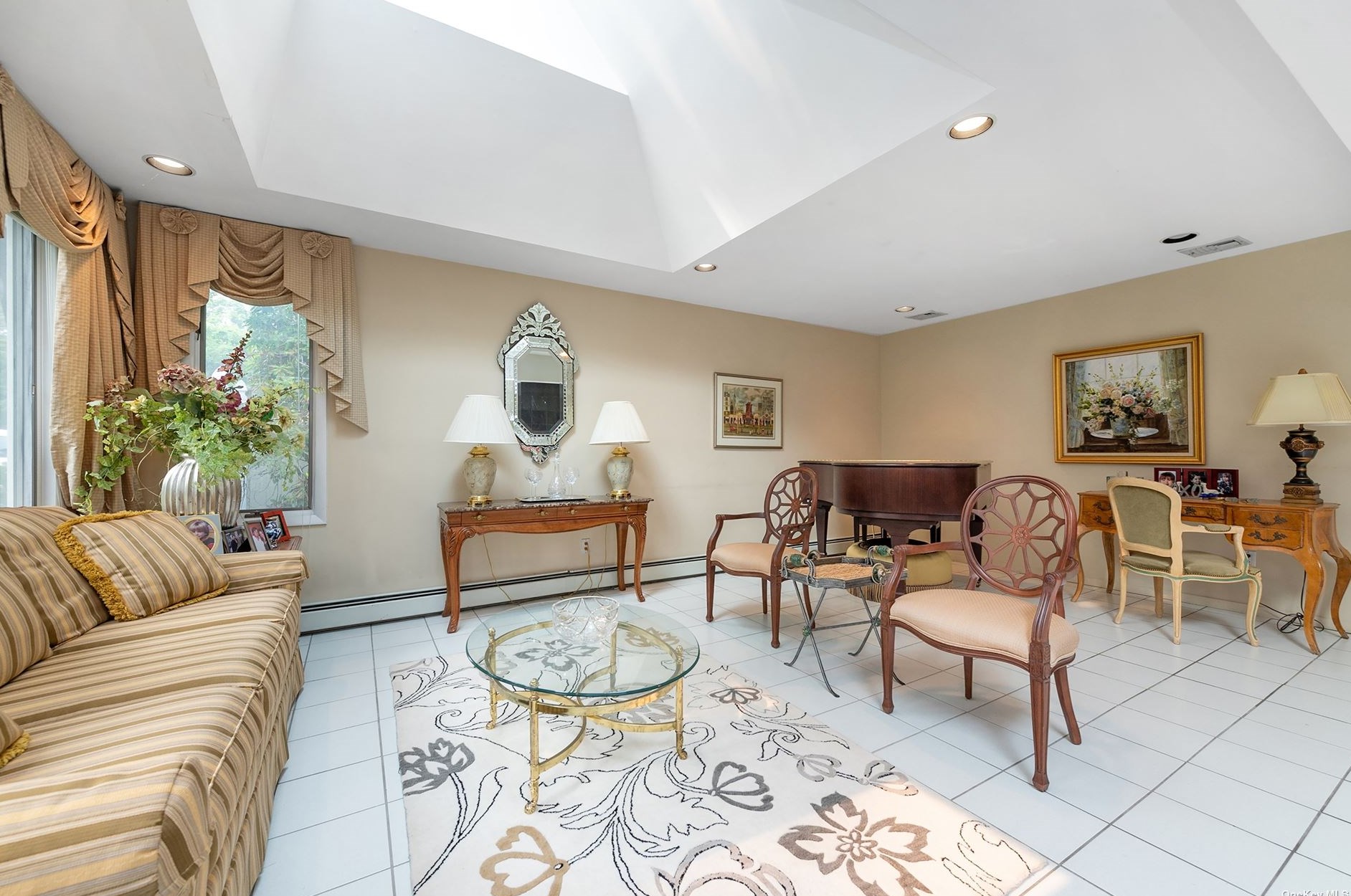 177 Shepherd Ln, East Hills NY  11577-2525 exterior
