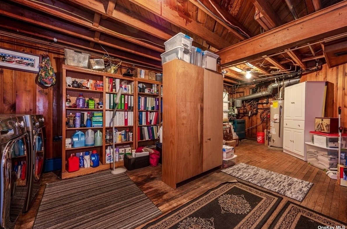 476 Main St, Hunt NY  11743-3137 exterior