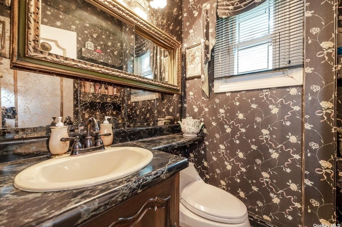 476 Main St, Hunt NY  11743-3137 exterior