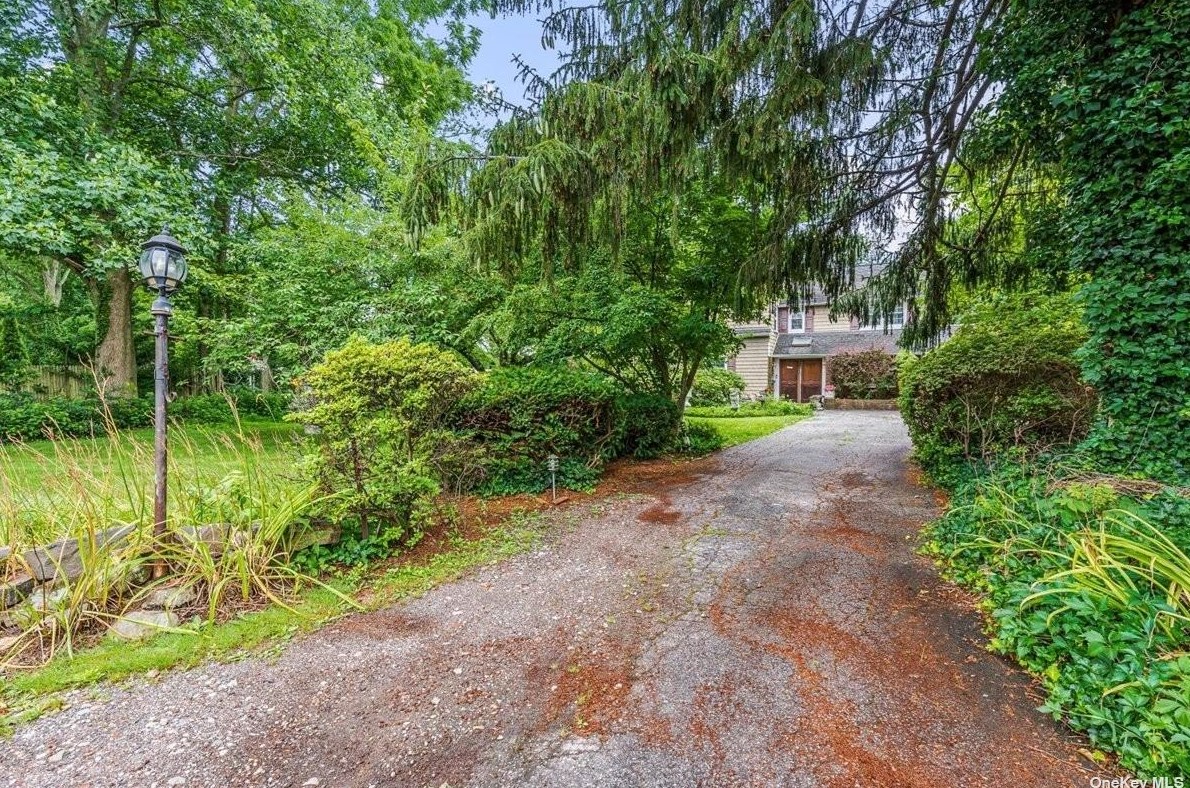 476 Main St, Hunt NY  11743-3137 exterior