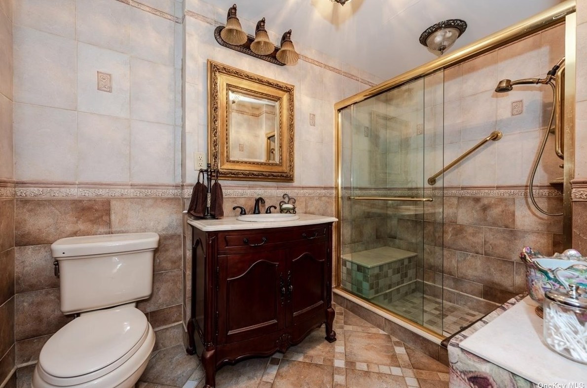 476 Main St, Hunt NY  11743-3137 exterior