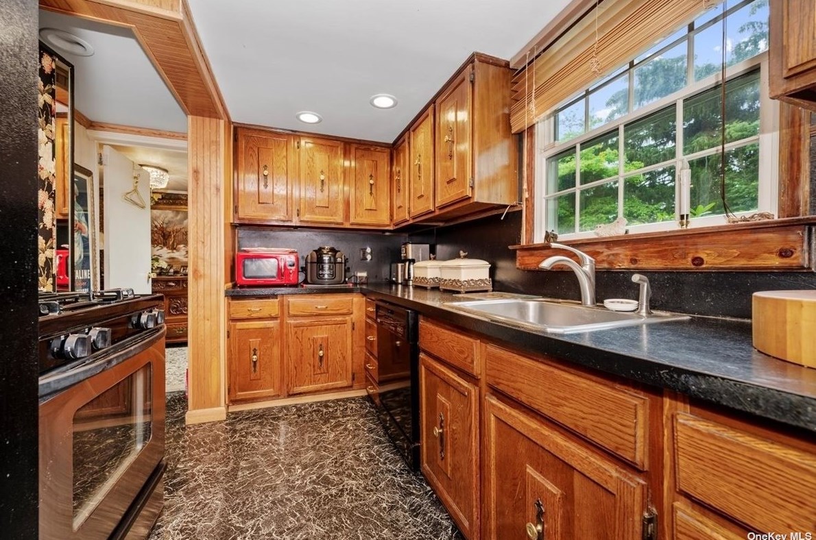 476 Main St, Hunt NY  11743-3137 exterior