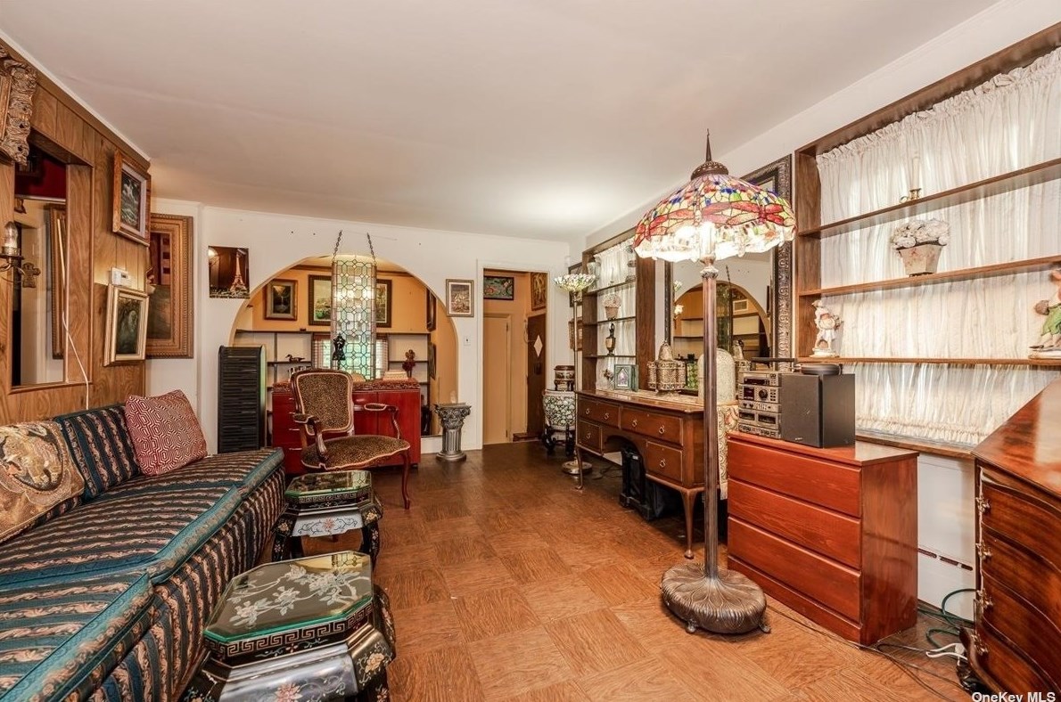 476 Main St, Hunt NY  11743-3137 exterior