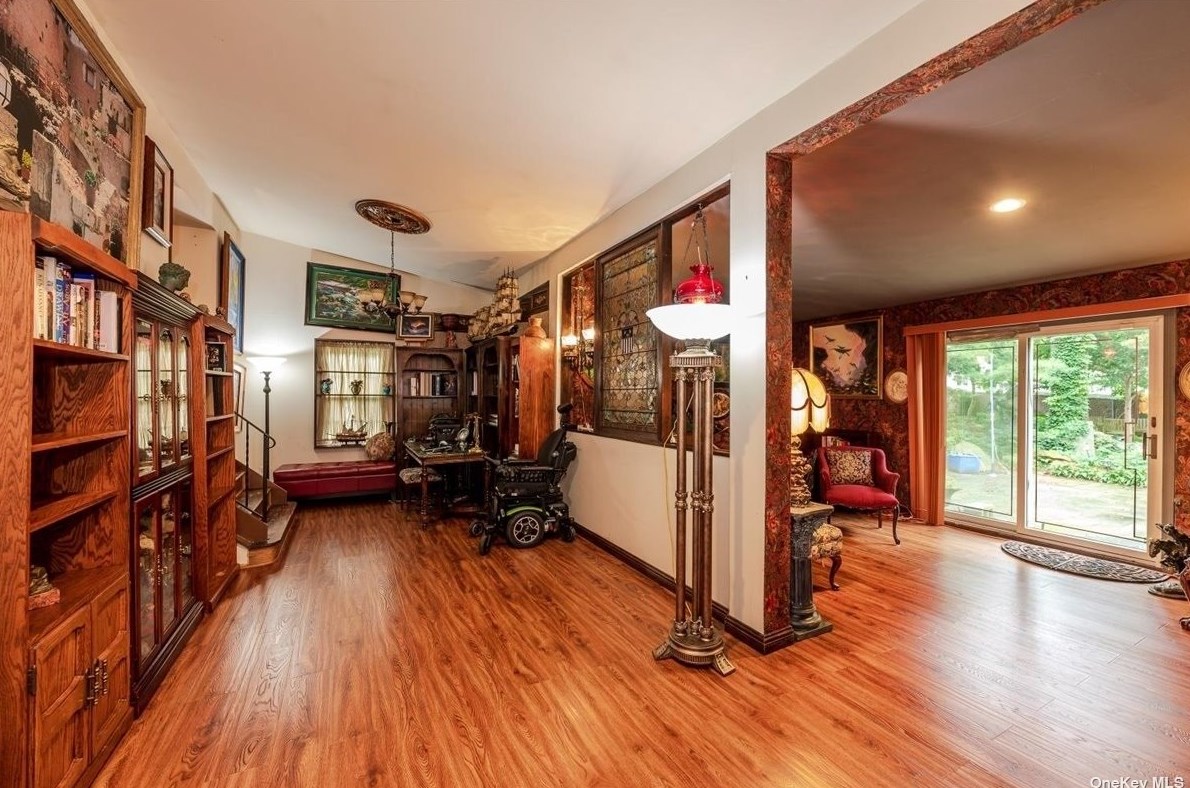 476 Main St, Hunt NY  11743-3137 exterior