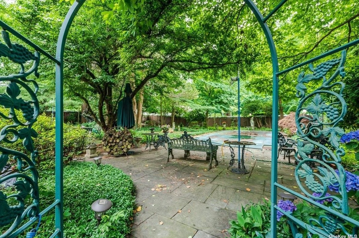 476 Main St, Hunt NY  11743-3137 exterior