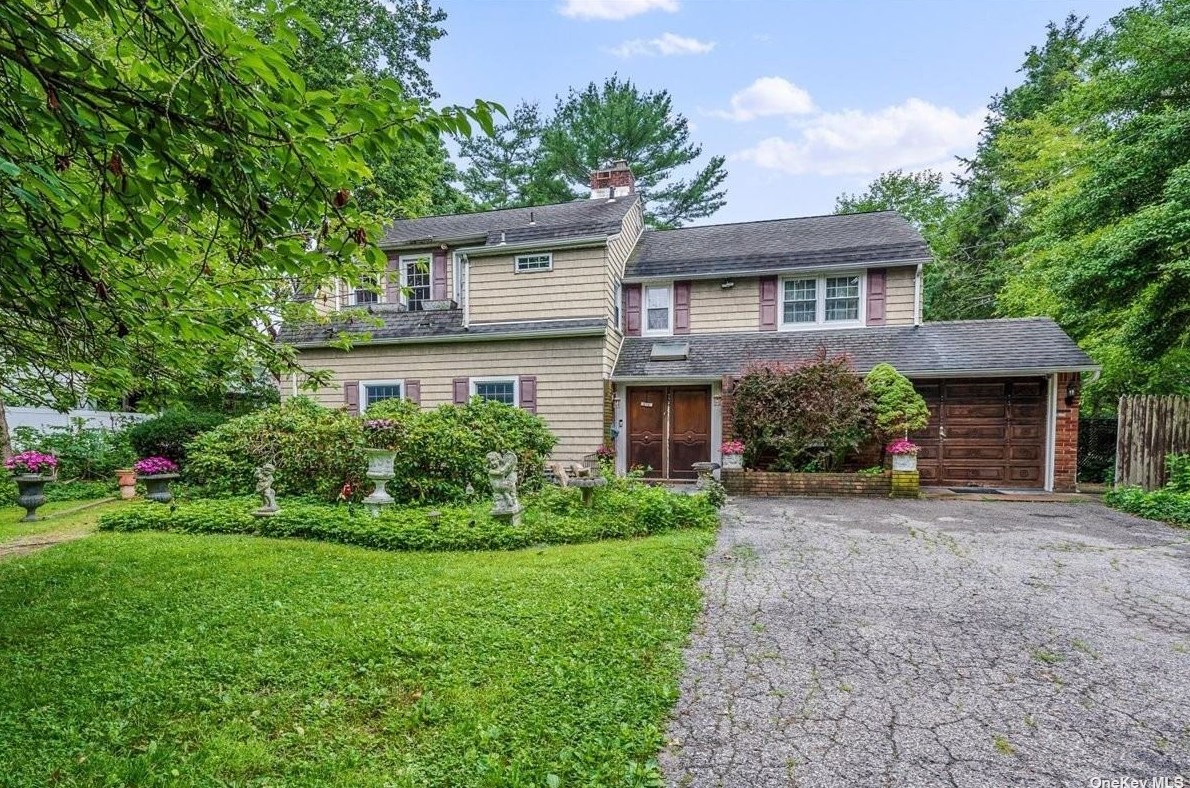 476 Main St, Hunt NY  11743-3137 exterior