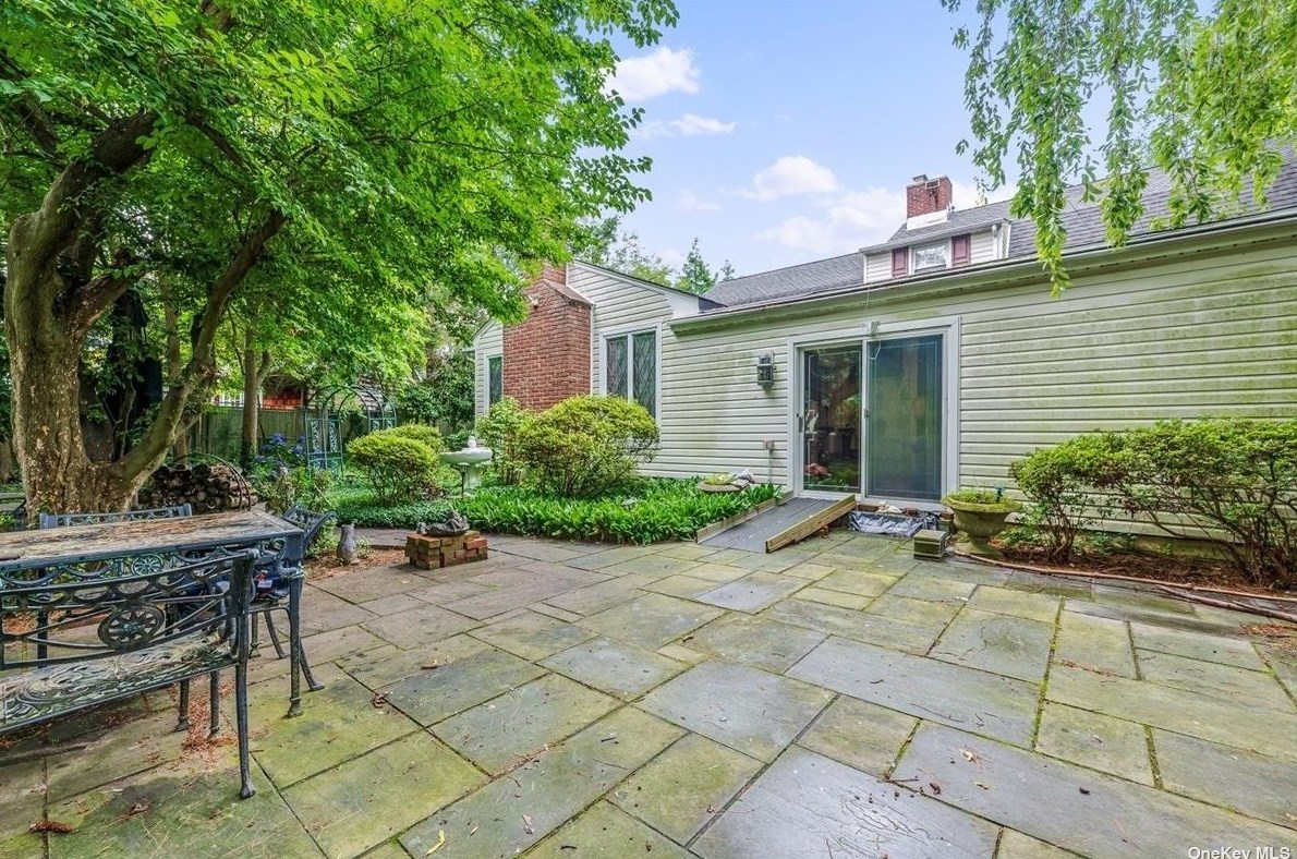 476 Main St, Hunt NY  11743-3137 exterior