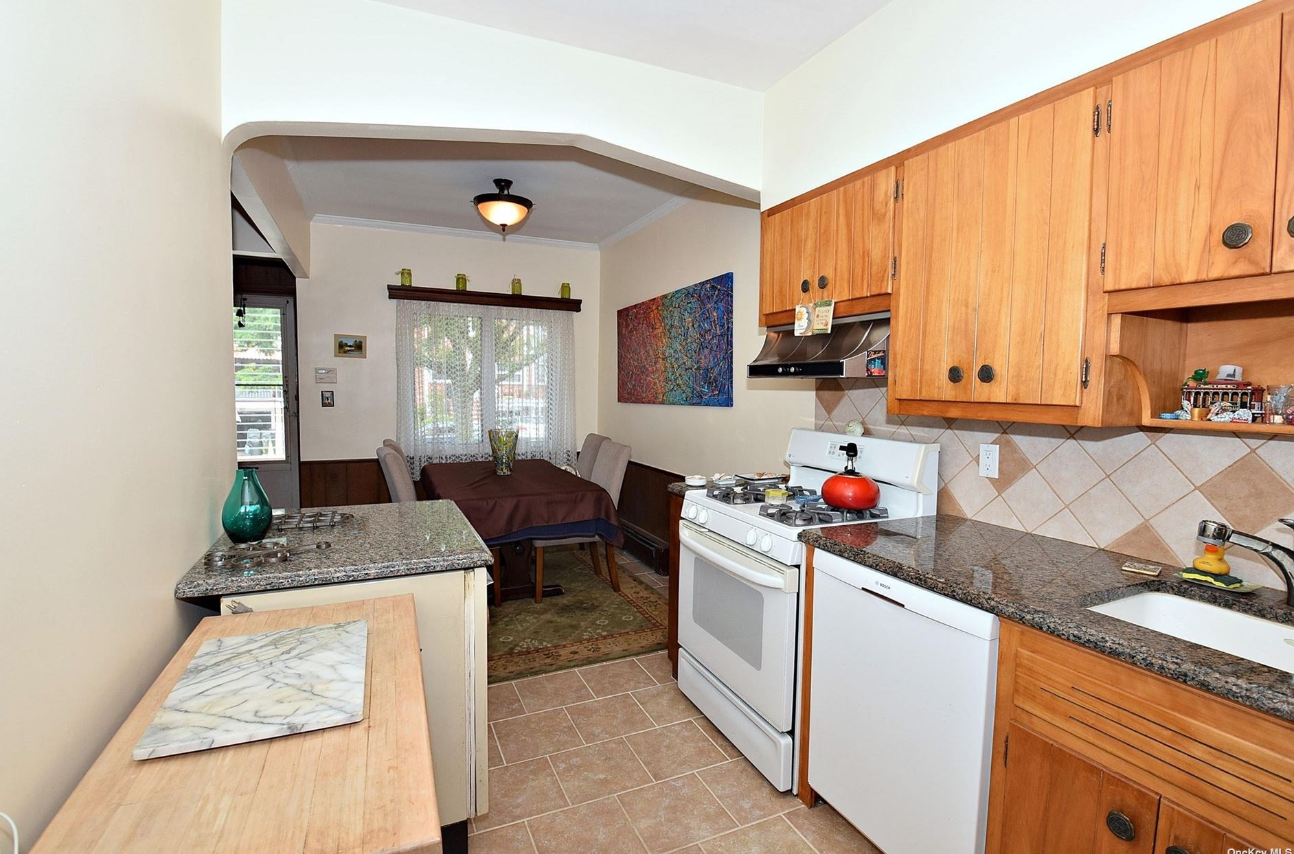 88-16 75th Ave, Flushing, NY 11385-6137