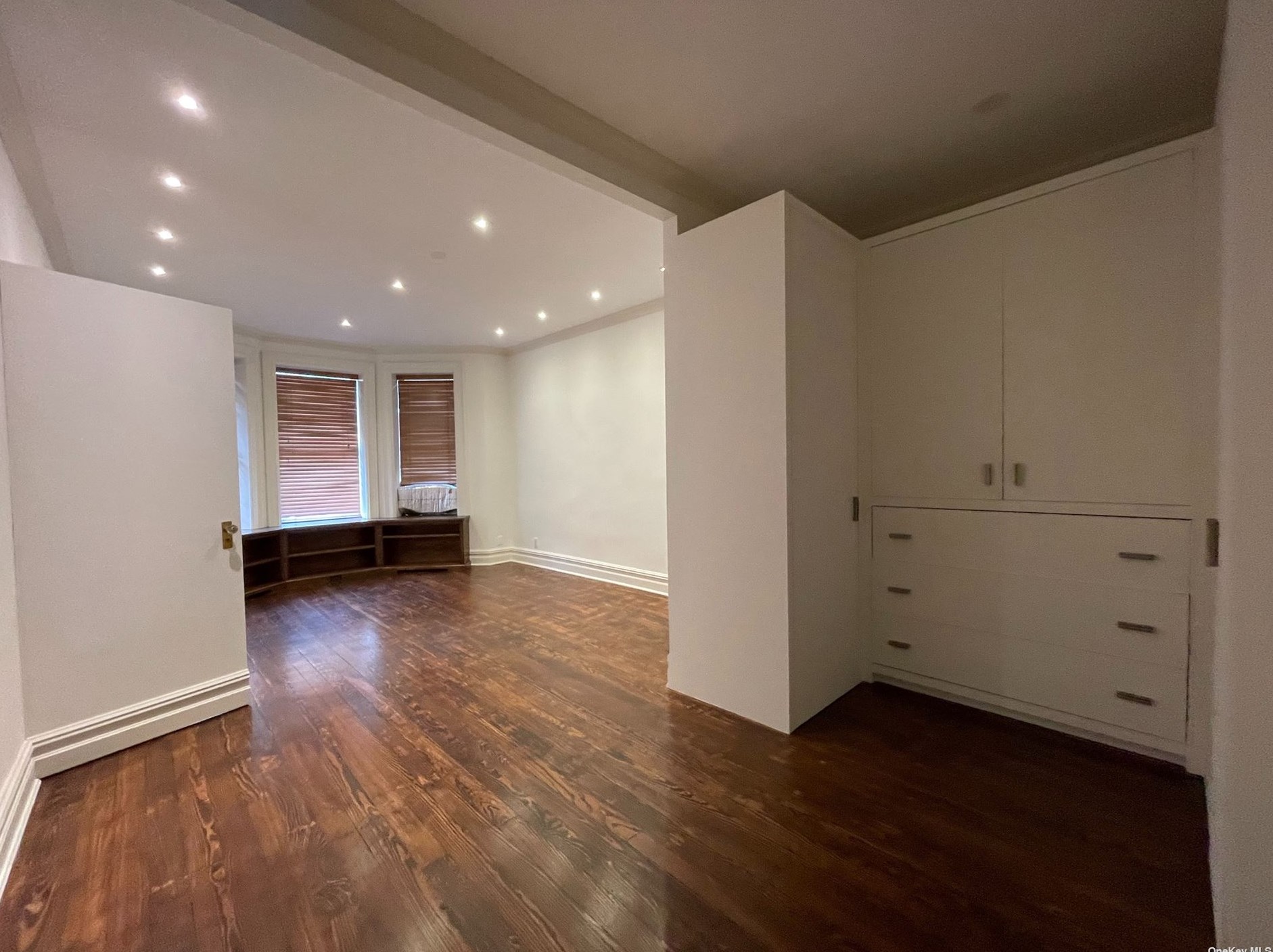 71-38 66th Pl, Flushing NY  11385-6541 exterior