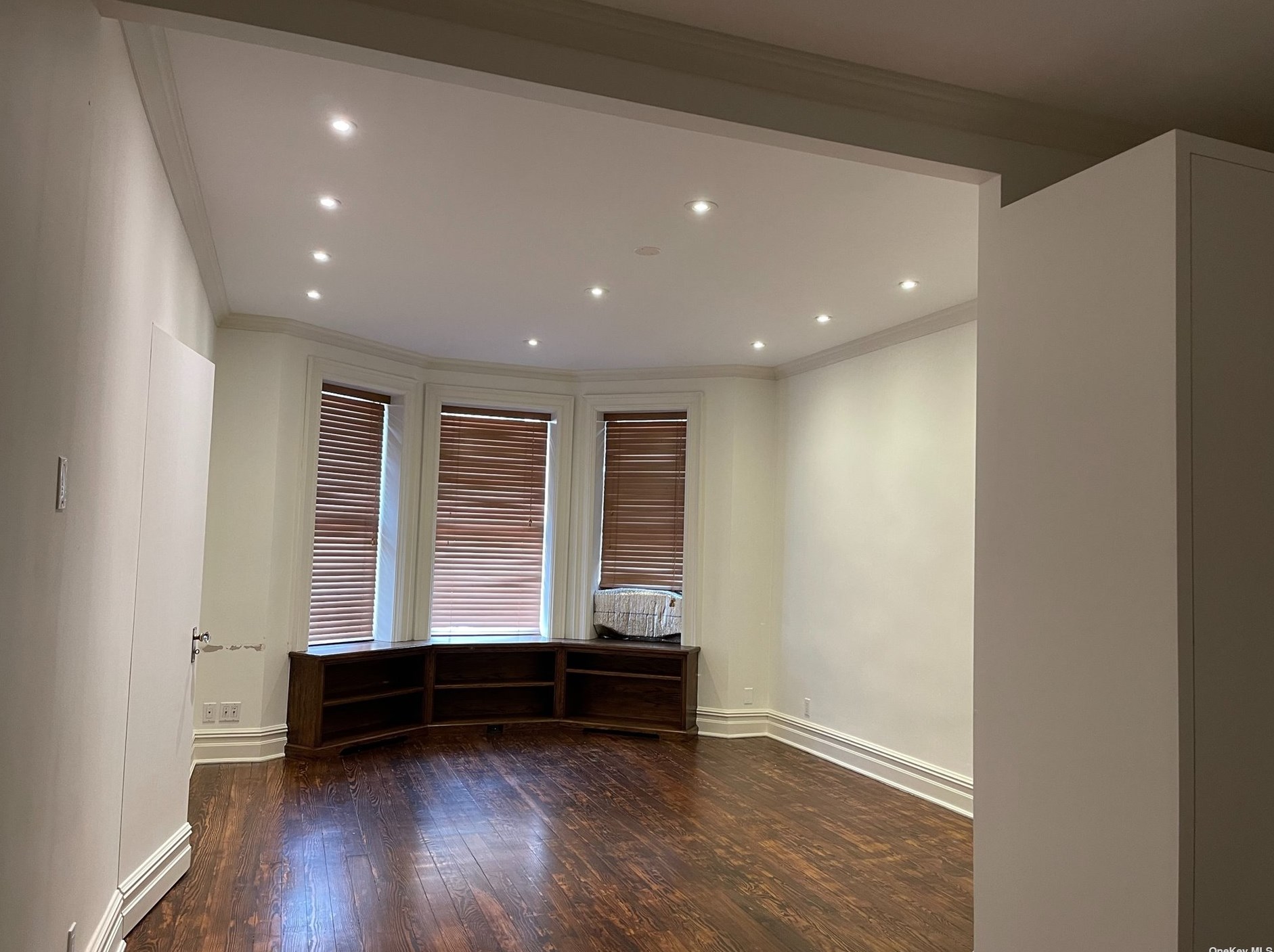 71-38 66th Pl, Flushing NY  11385-6541 exterior
