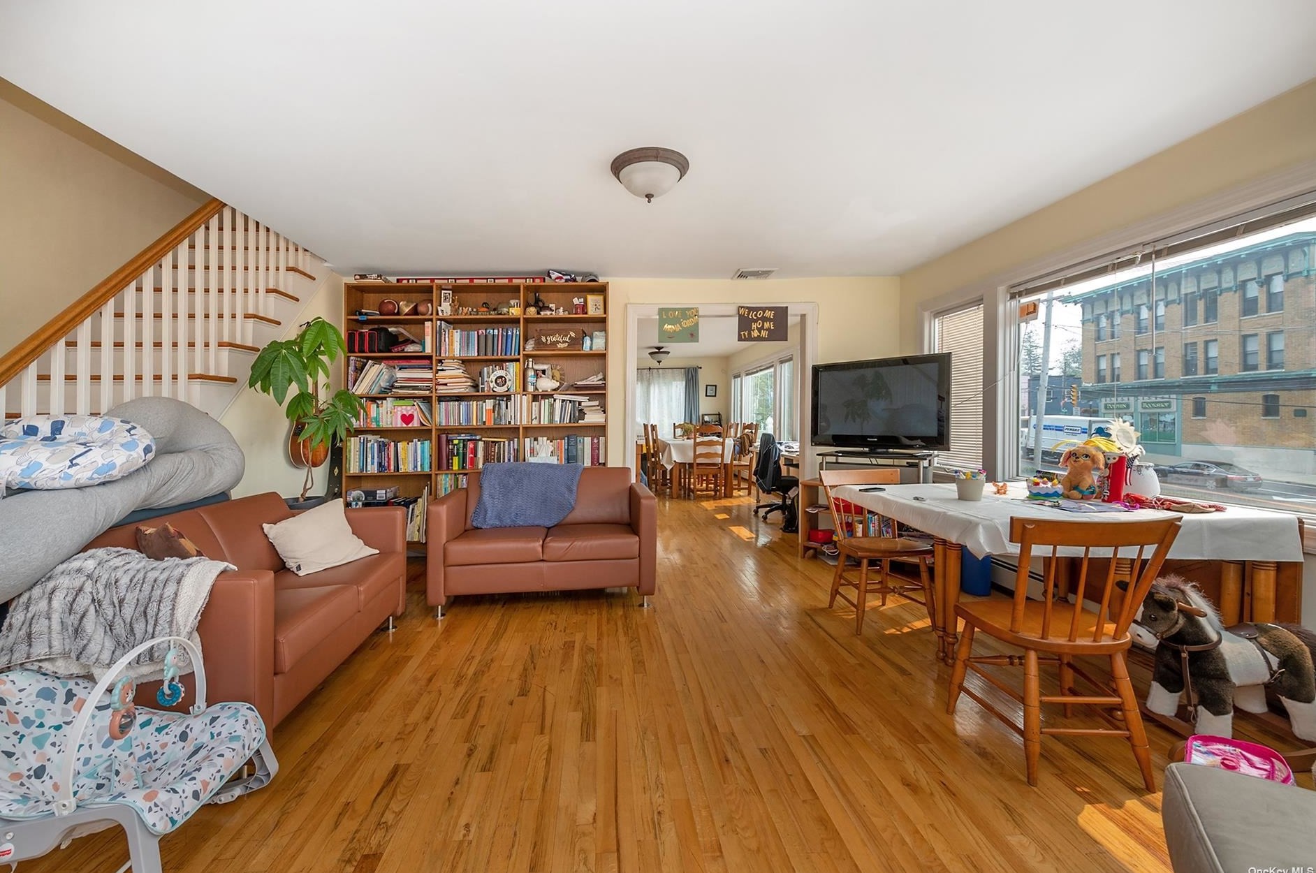 4 Columbia Pl, Port Washington NY  11050-2709 exterior