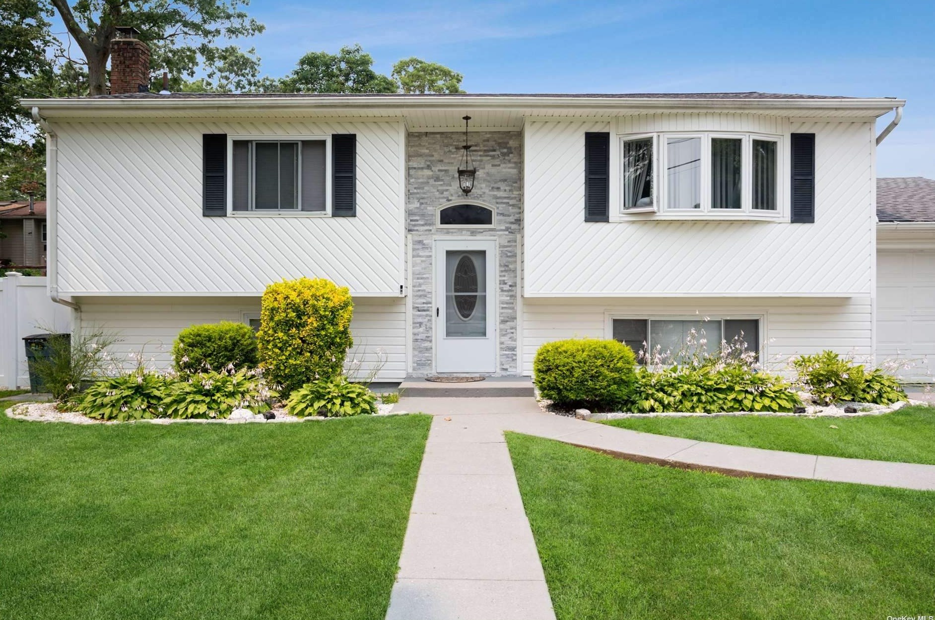 140 Putnam Ave, Babylon, NY 11704