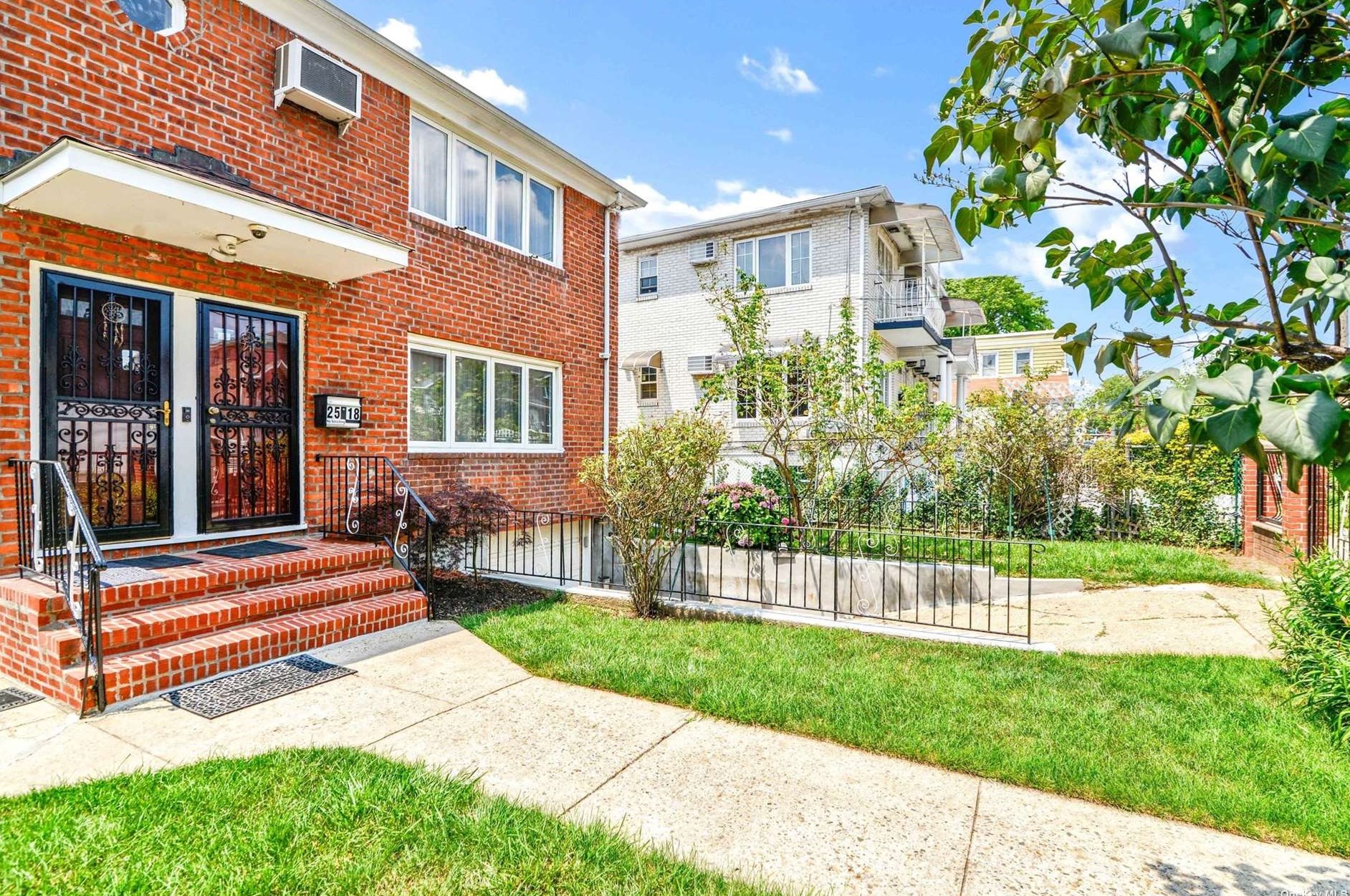 2518 95th St, Flushing, NY 11369-1543